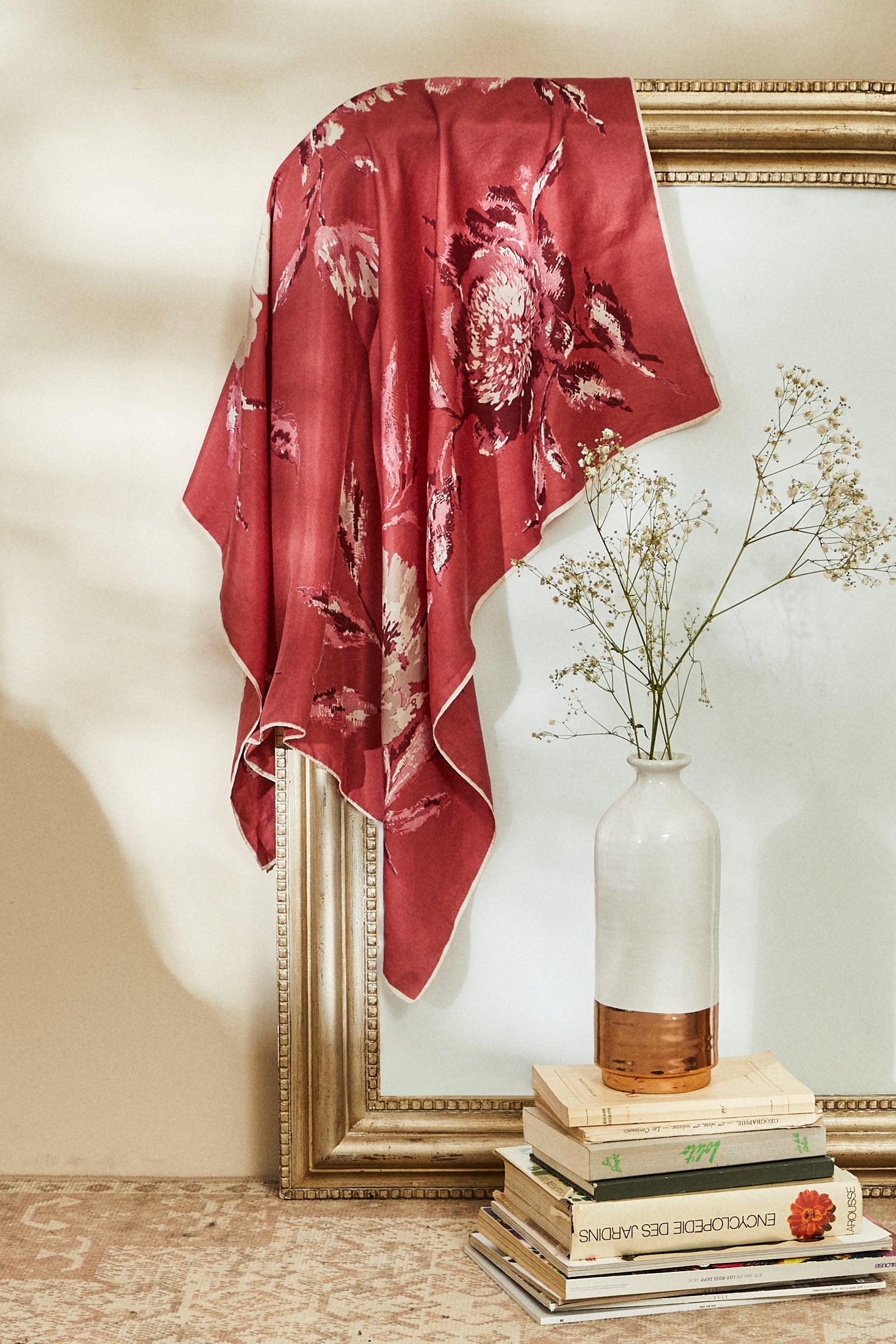 Foulard en soie imprimé fleuri rose