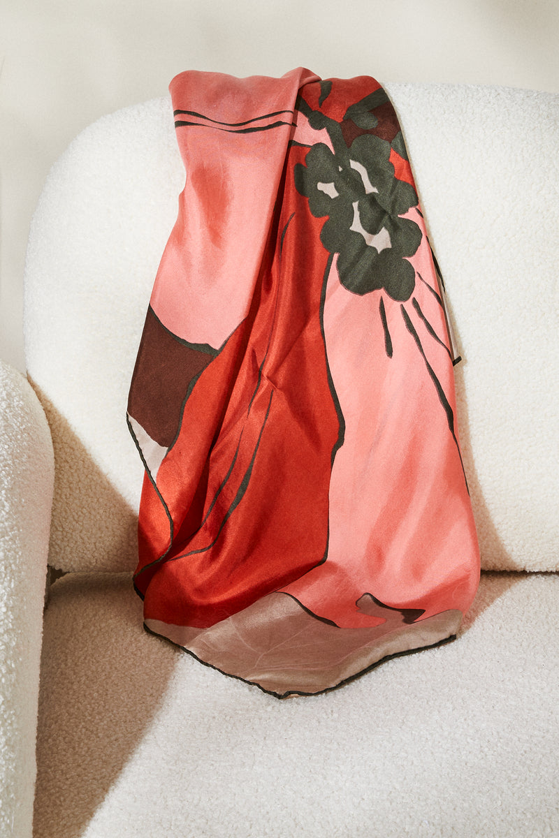 Foulard en soie grande fleur rouge