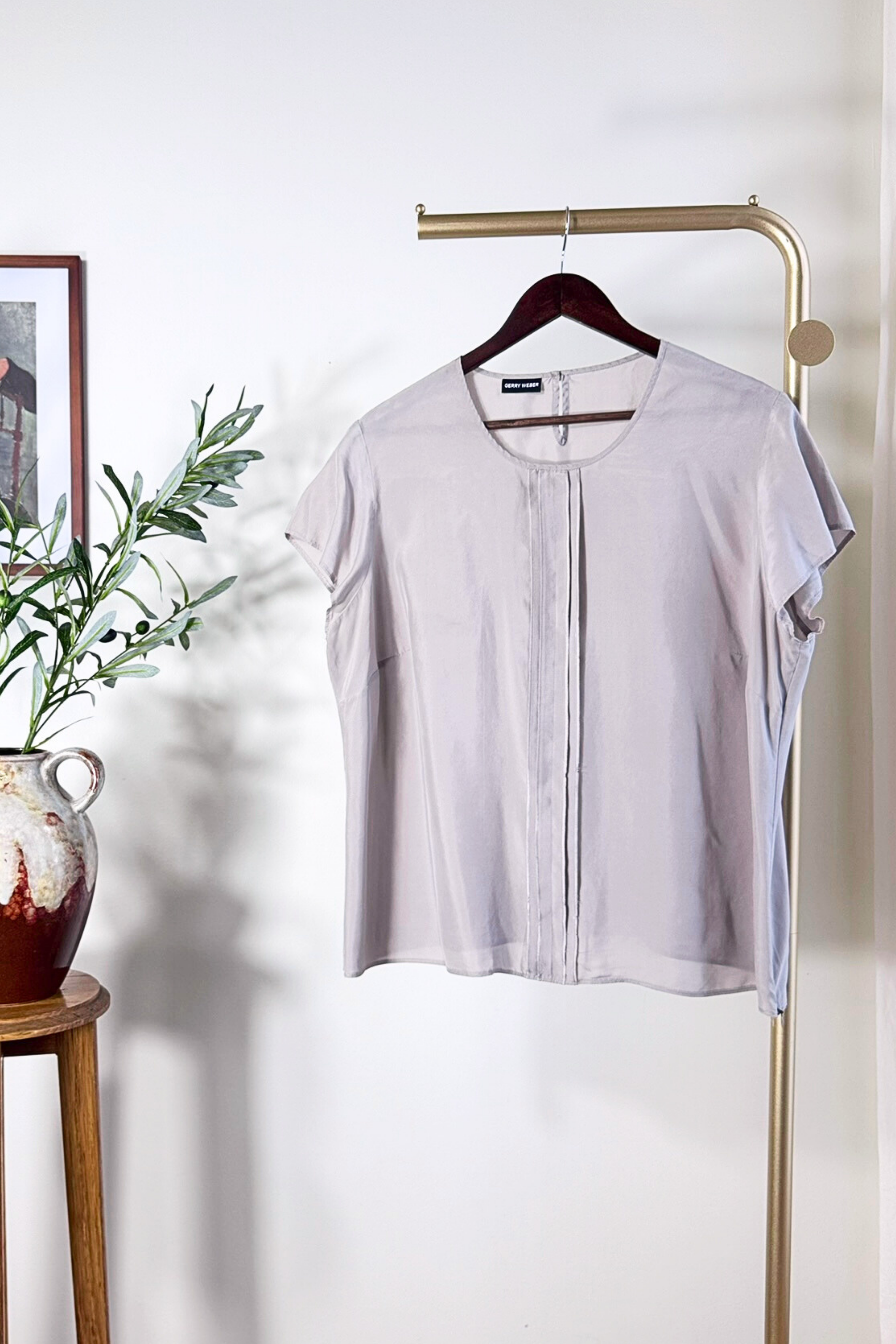 Blouse en soie fluide plissée grise