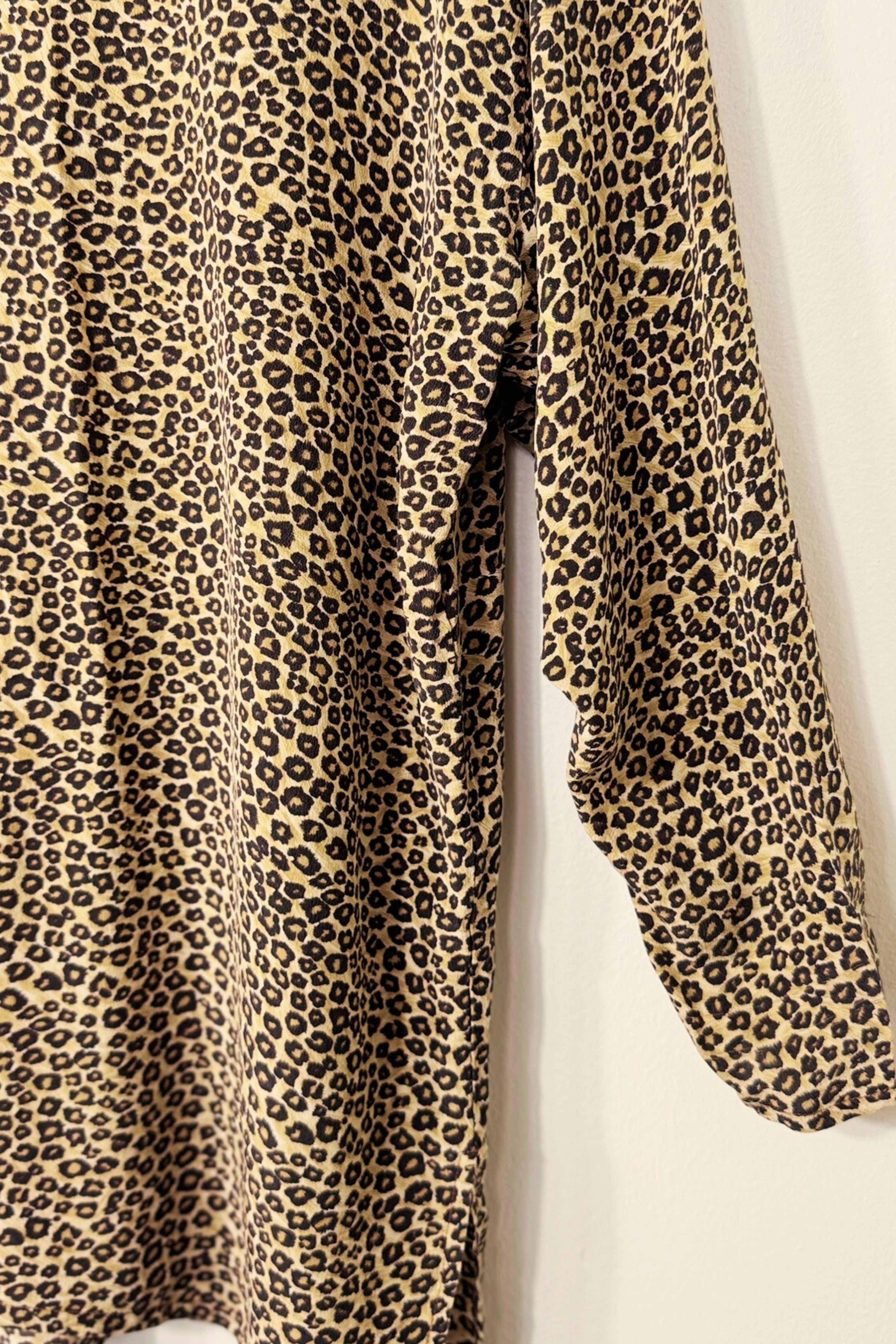 Blouse en soie à col châle léopard