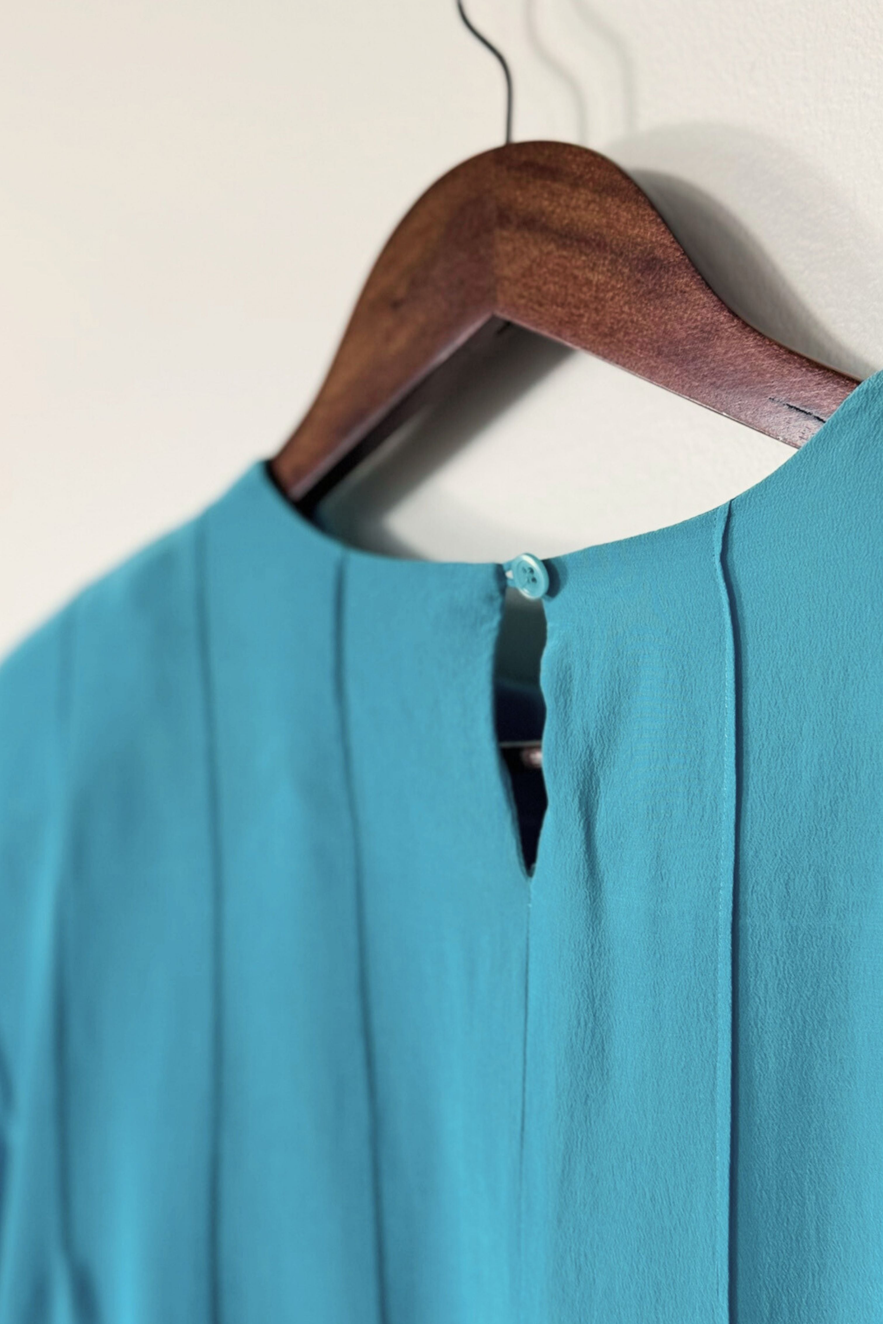 Blouse surpiquée en soie turquoise