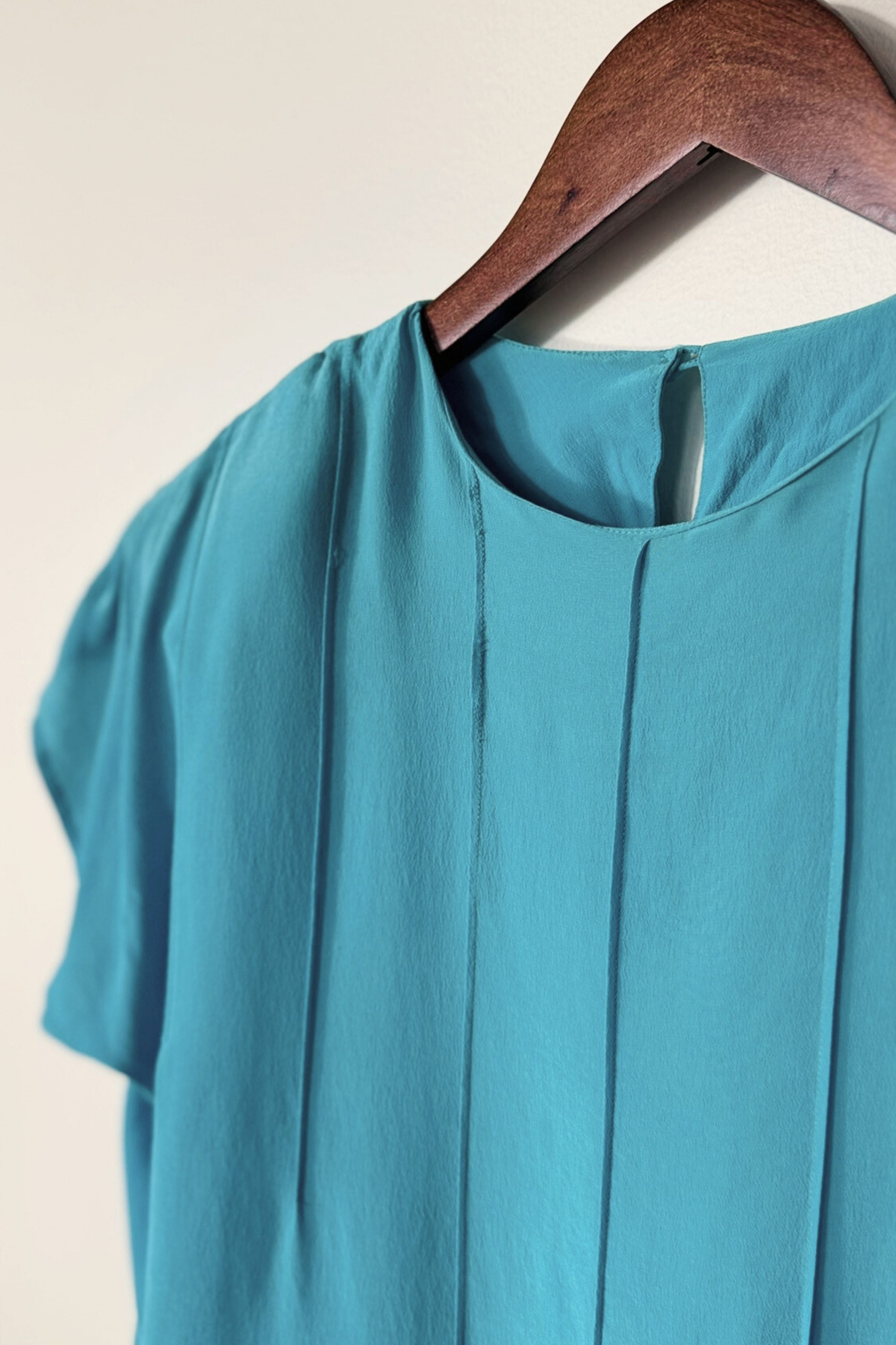 Blouse surpiquée en soie turquoise