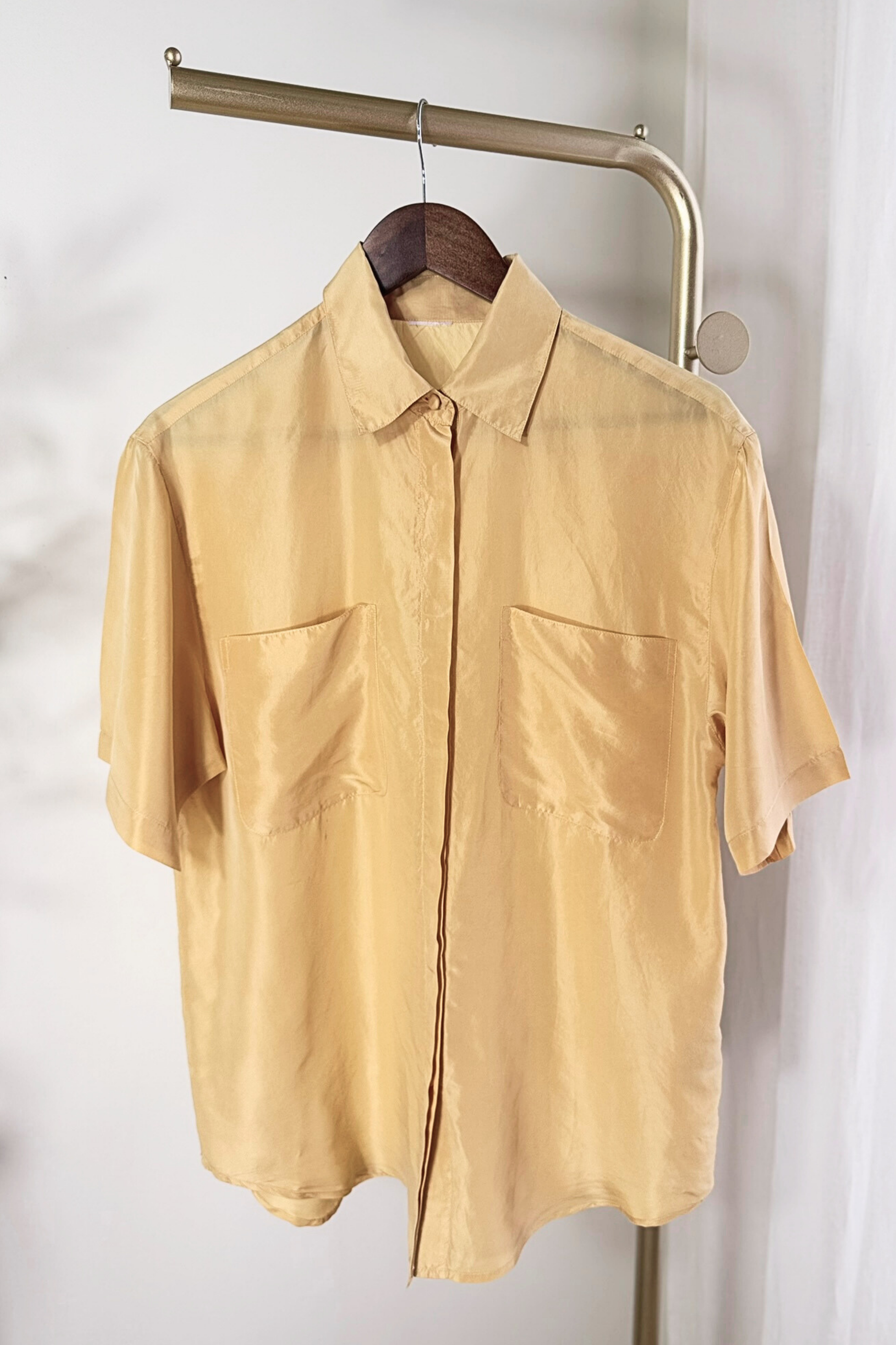 Chemise en soie fluide jaune