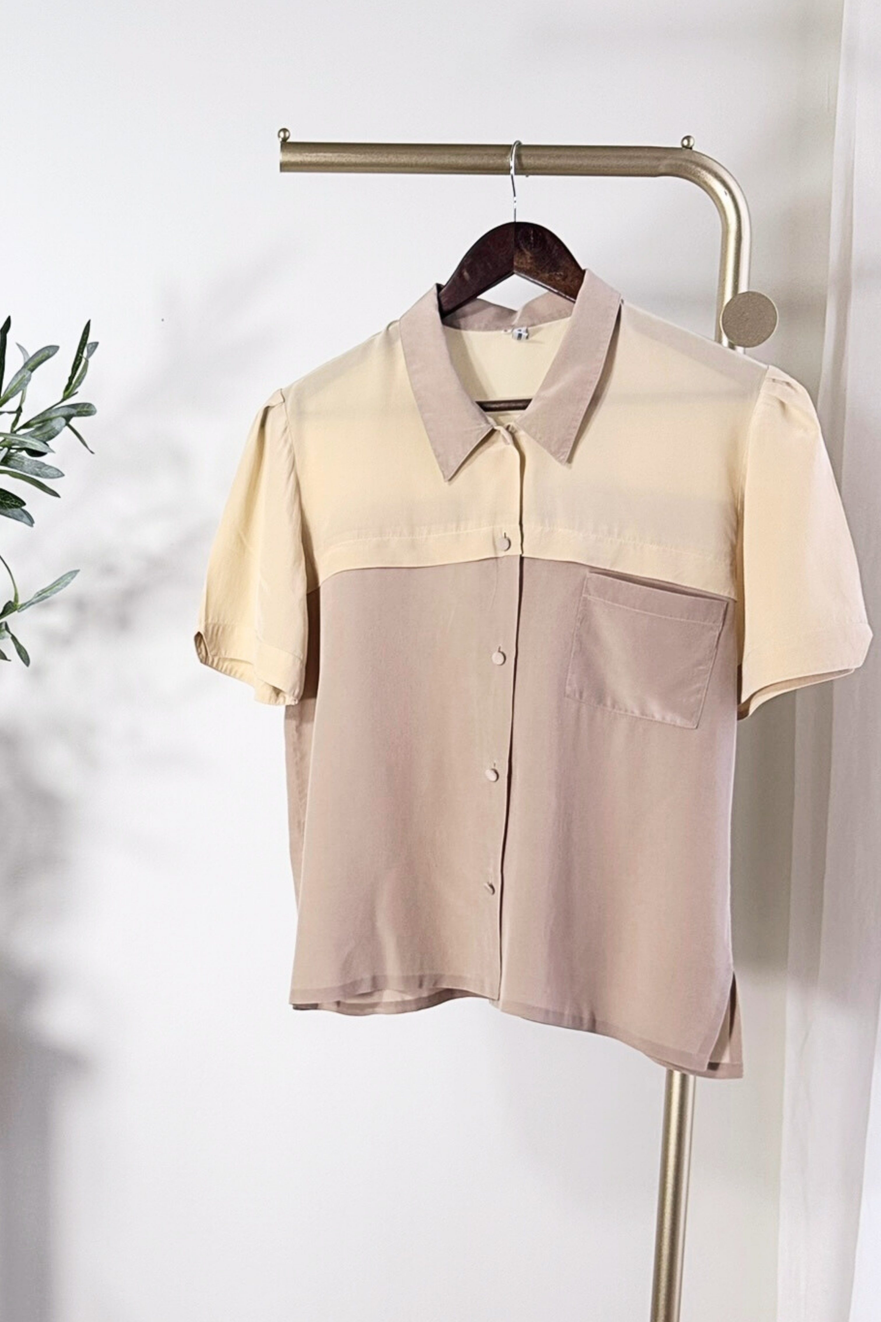 Chemisier en soie bicolore beige