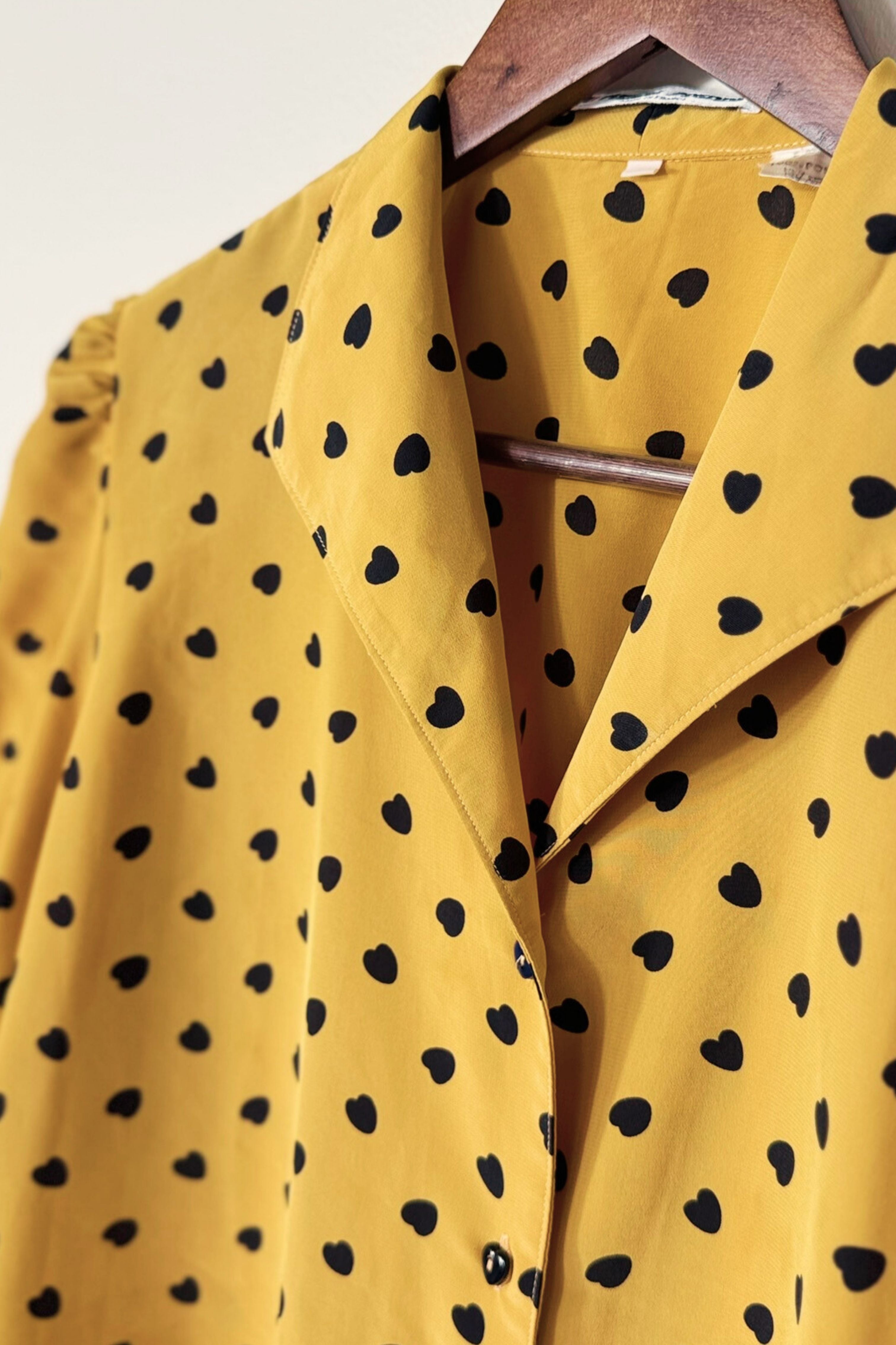 Chemise imprimé coeurs jaune