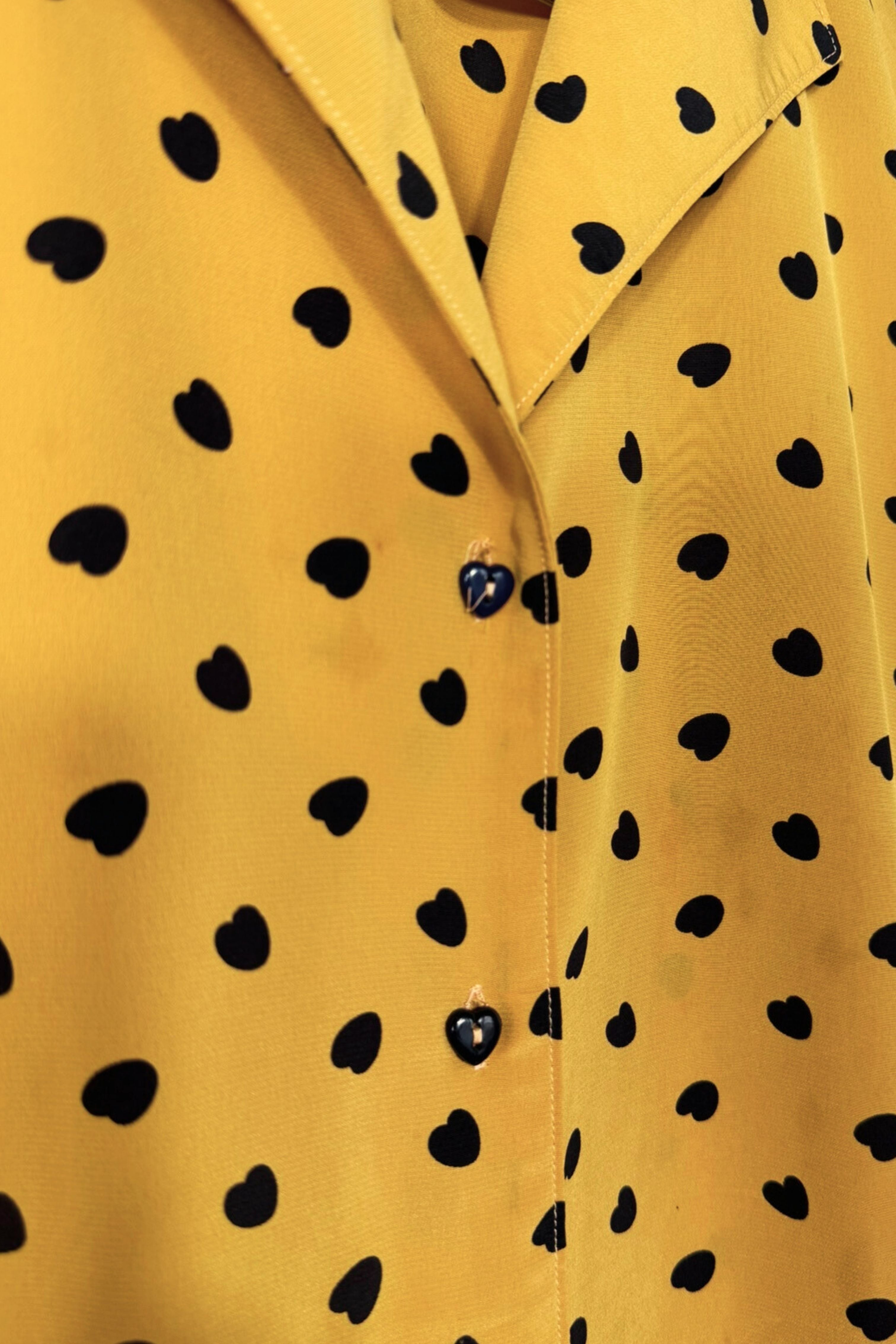 Chemise imprimé coeurs jaune