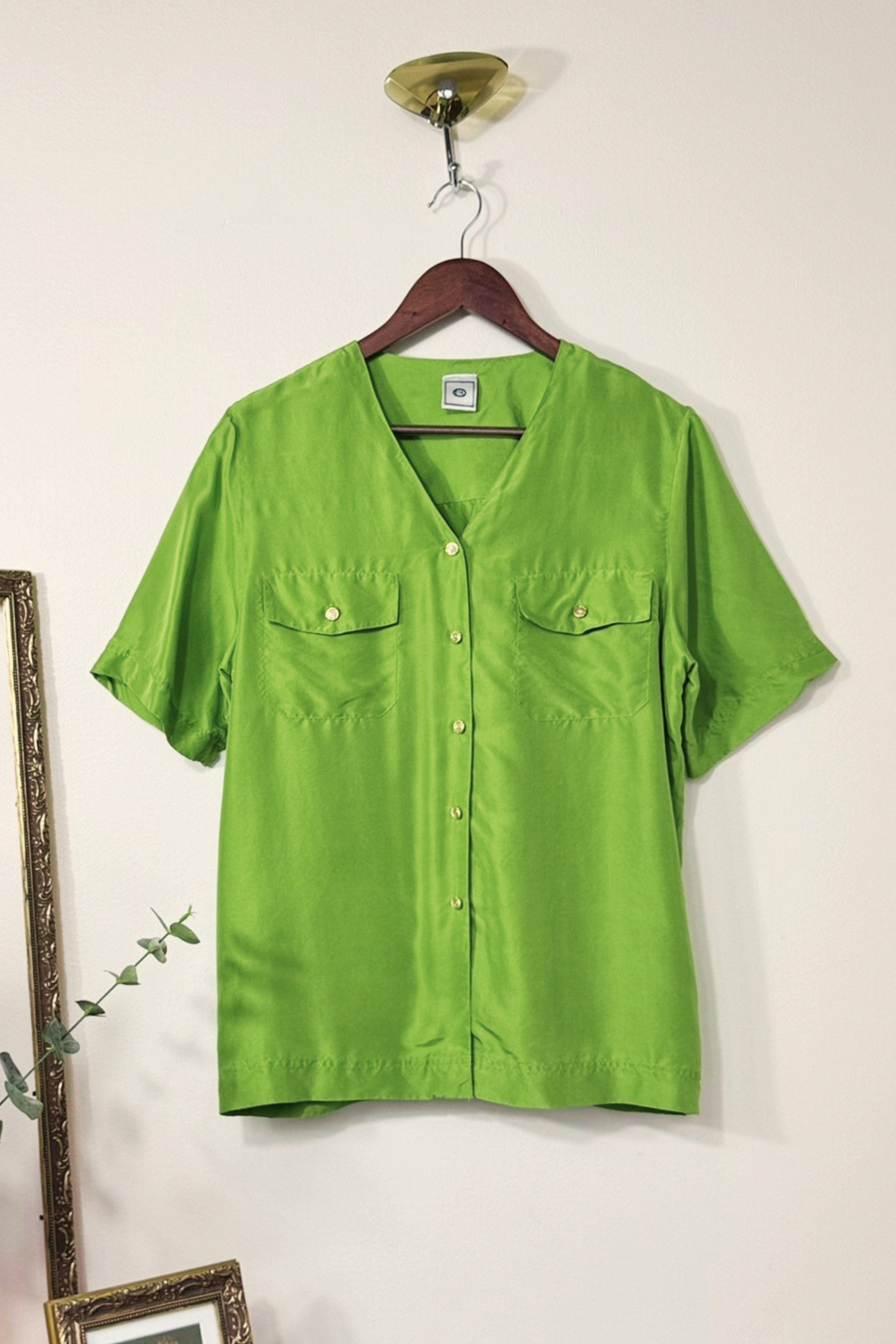 Chemise ajustée en soie vert gazon