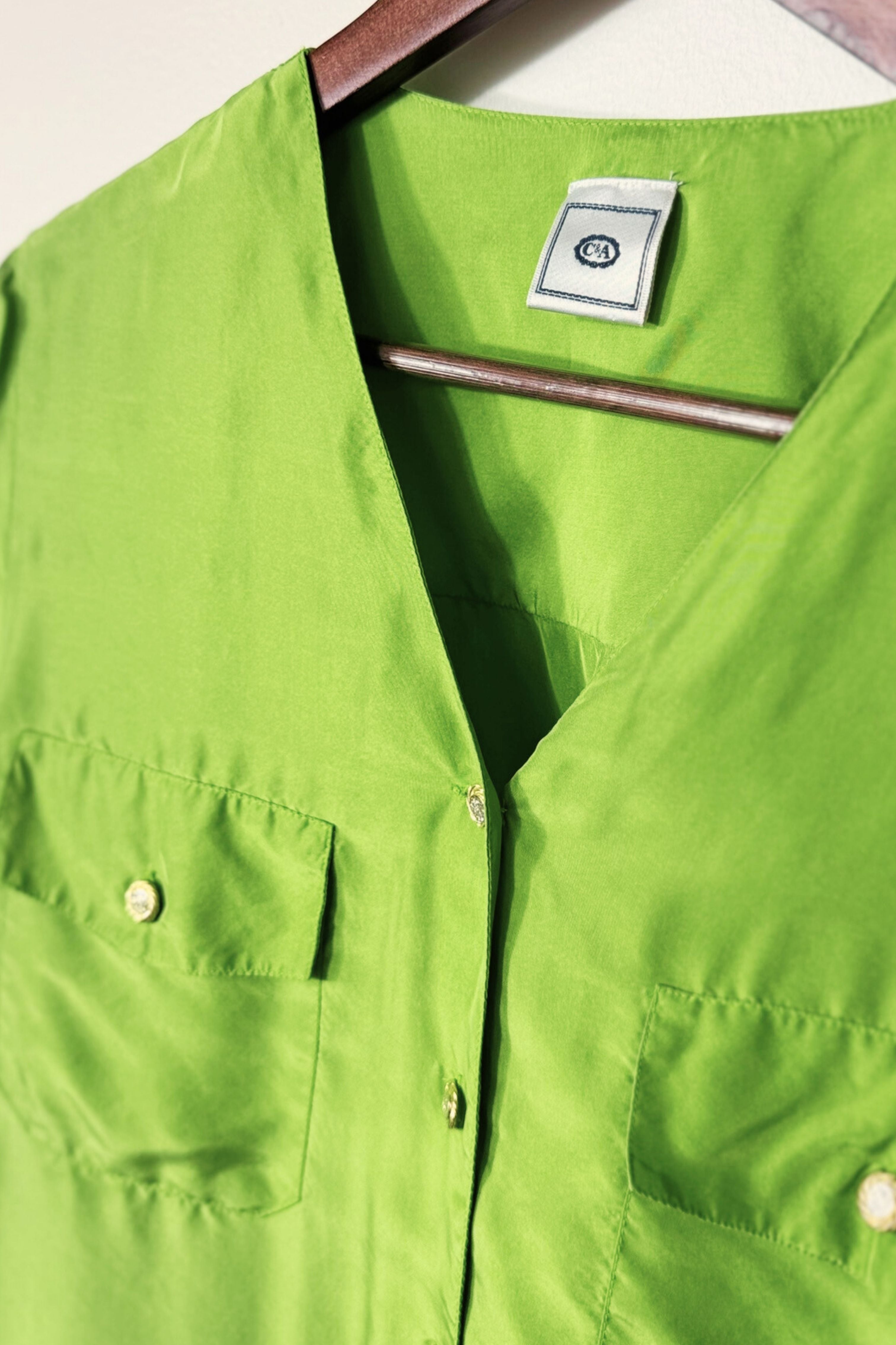 Chemise ajustée en soie vert gazon