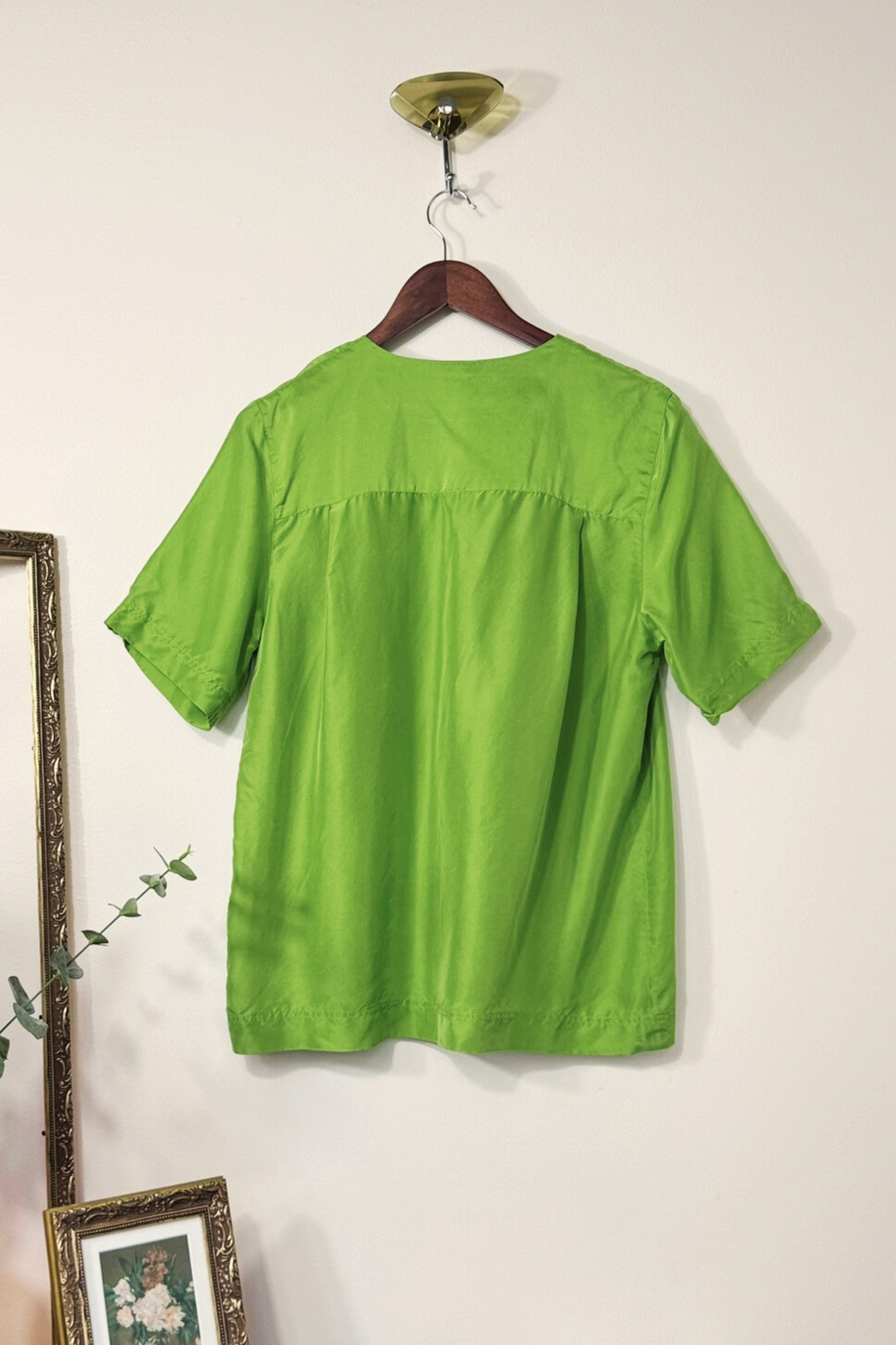 Chemise ajustée en soie vert gazon