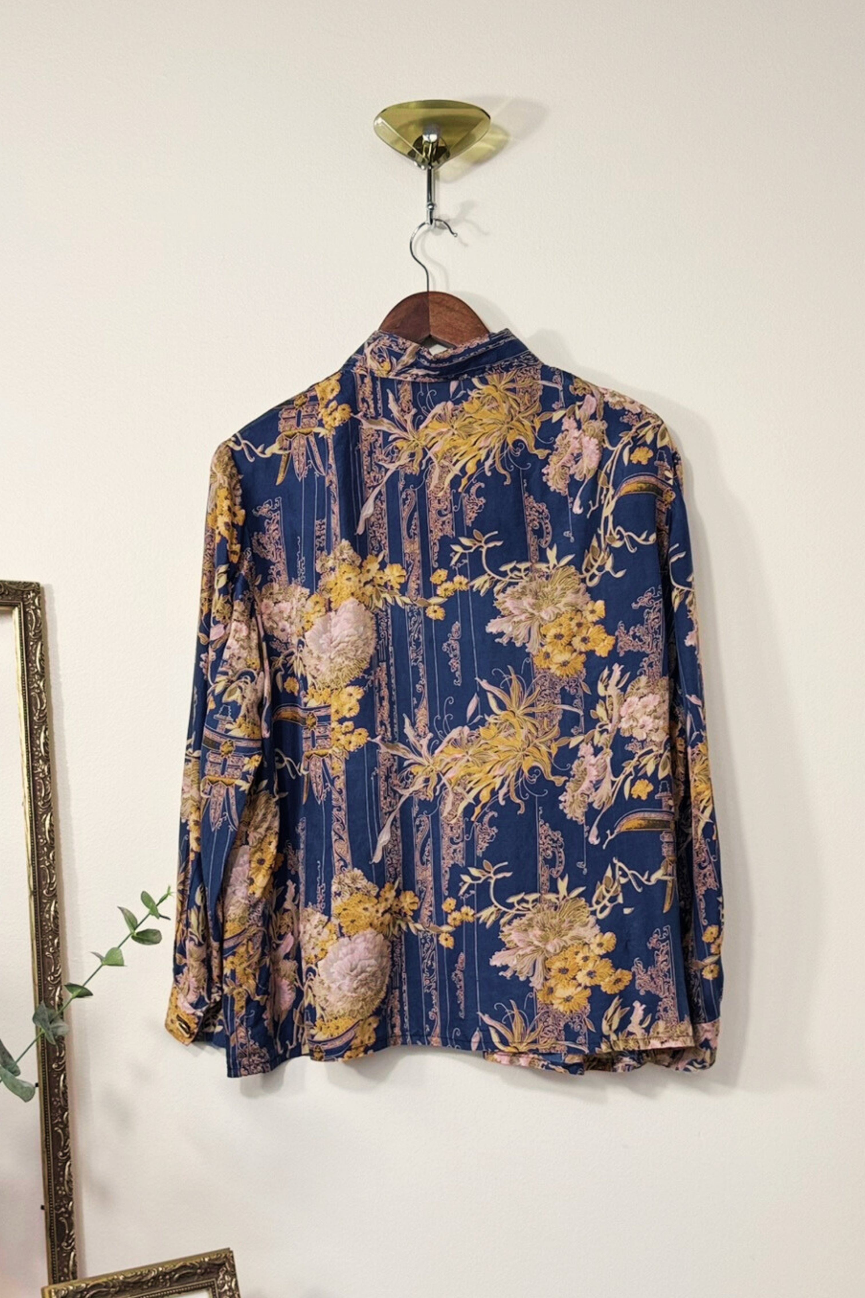 Chemisier en soie fantaisie à fleurs bleu