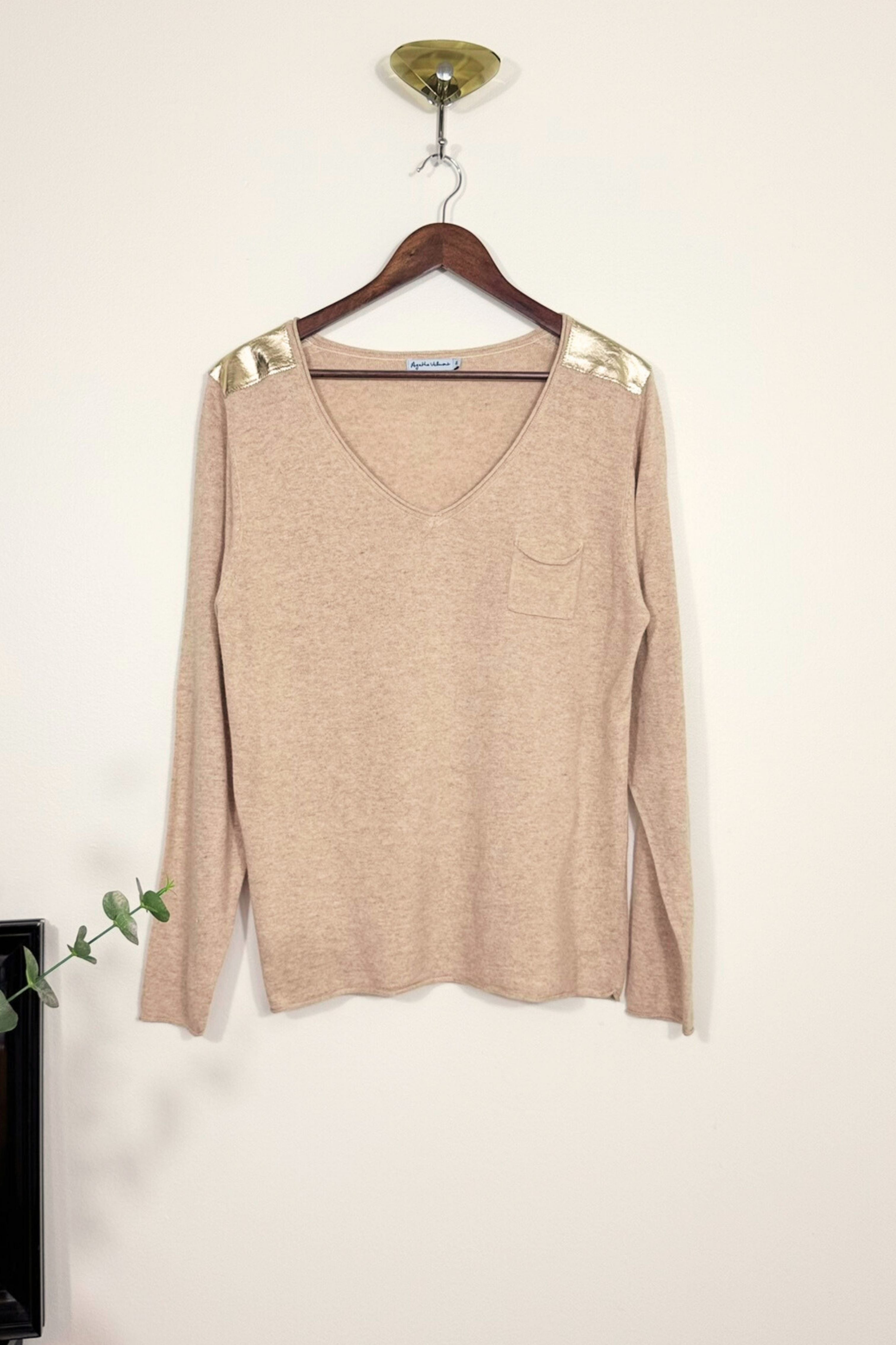 Pull fin beige et cuir doré