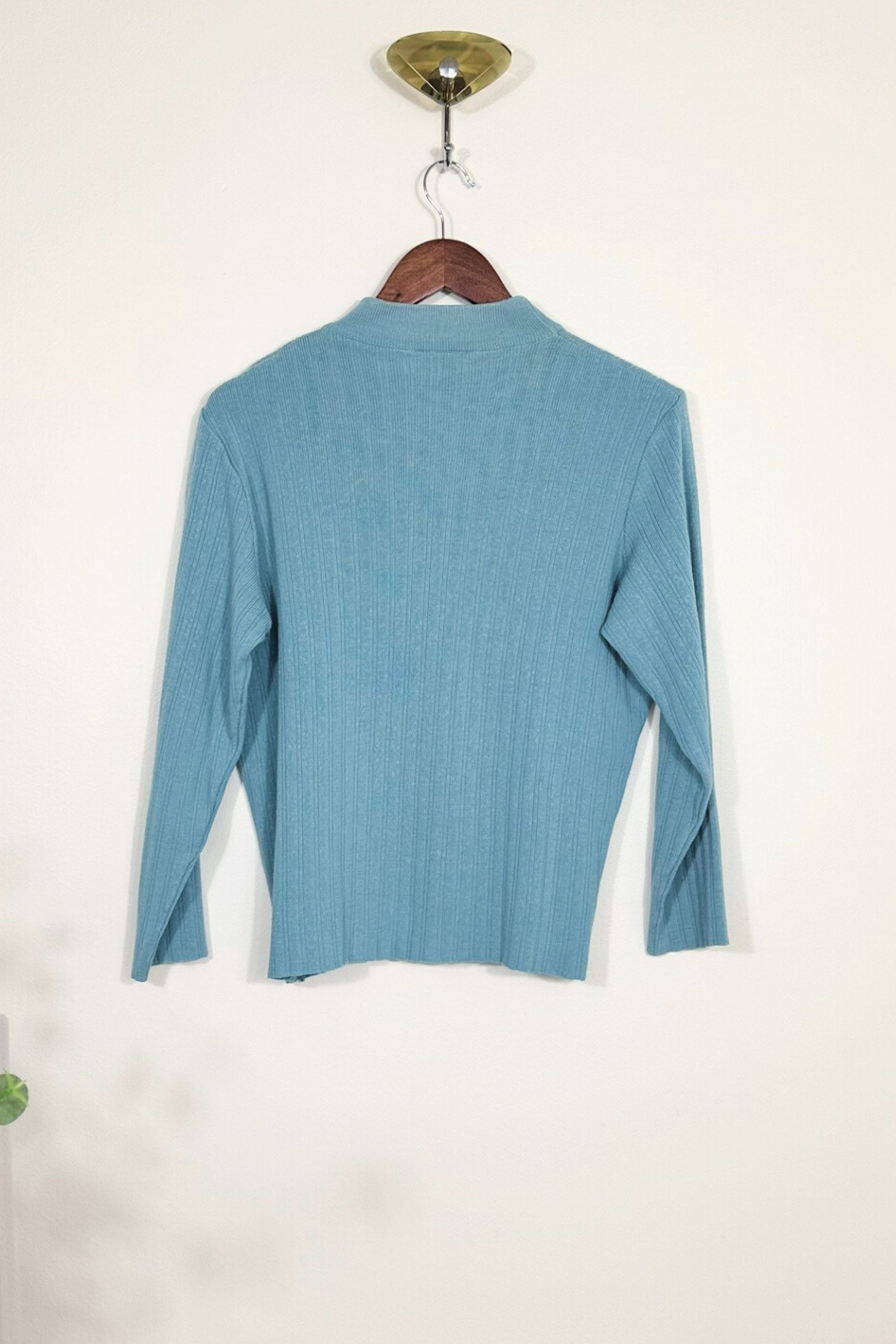 Pull en laine col roulé bleu ciel