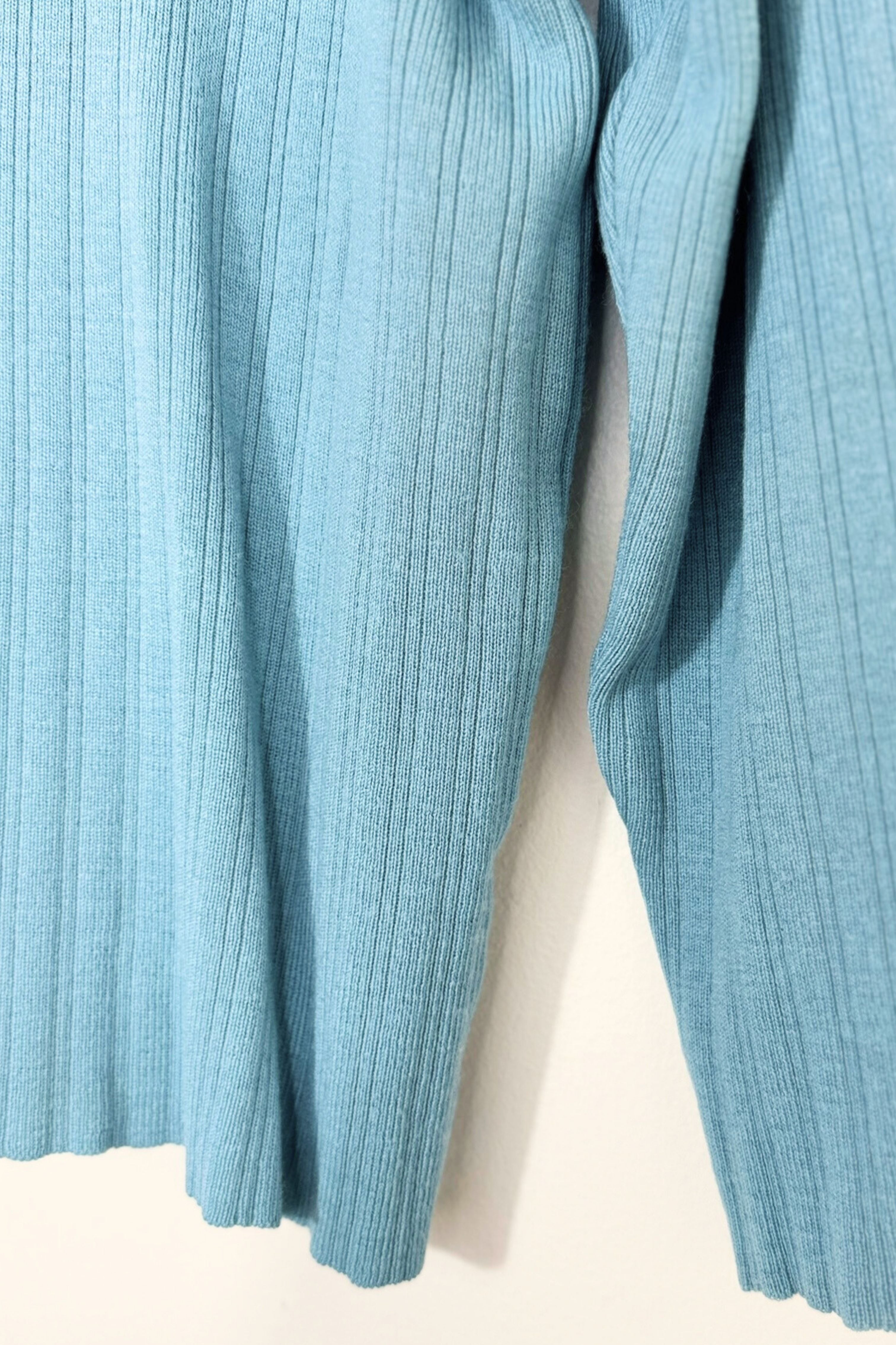 Pull en laine col roulé bleu ciel
