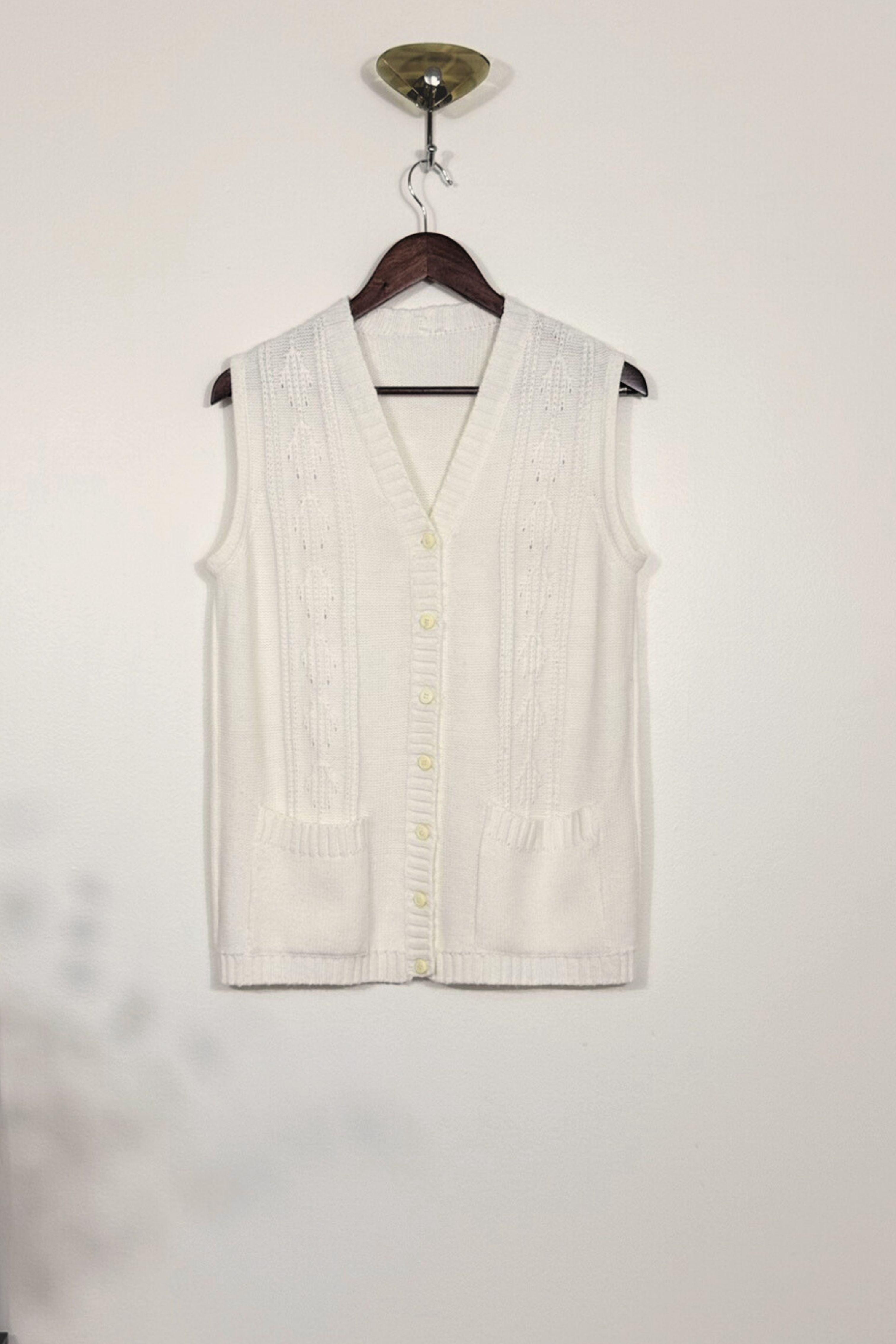 Gilet sans manche en laine boutonné blanc