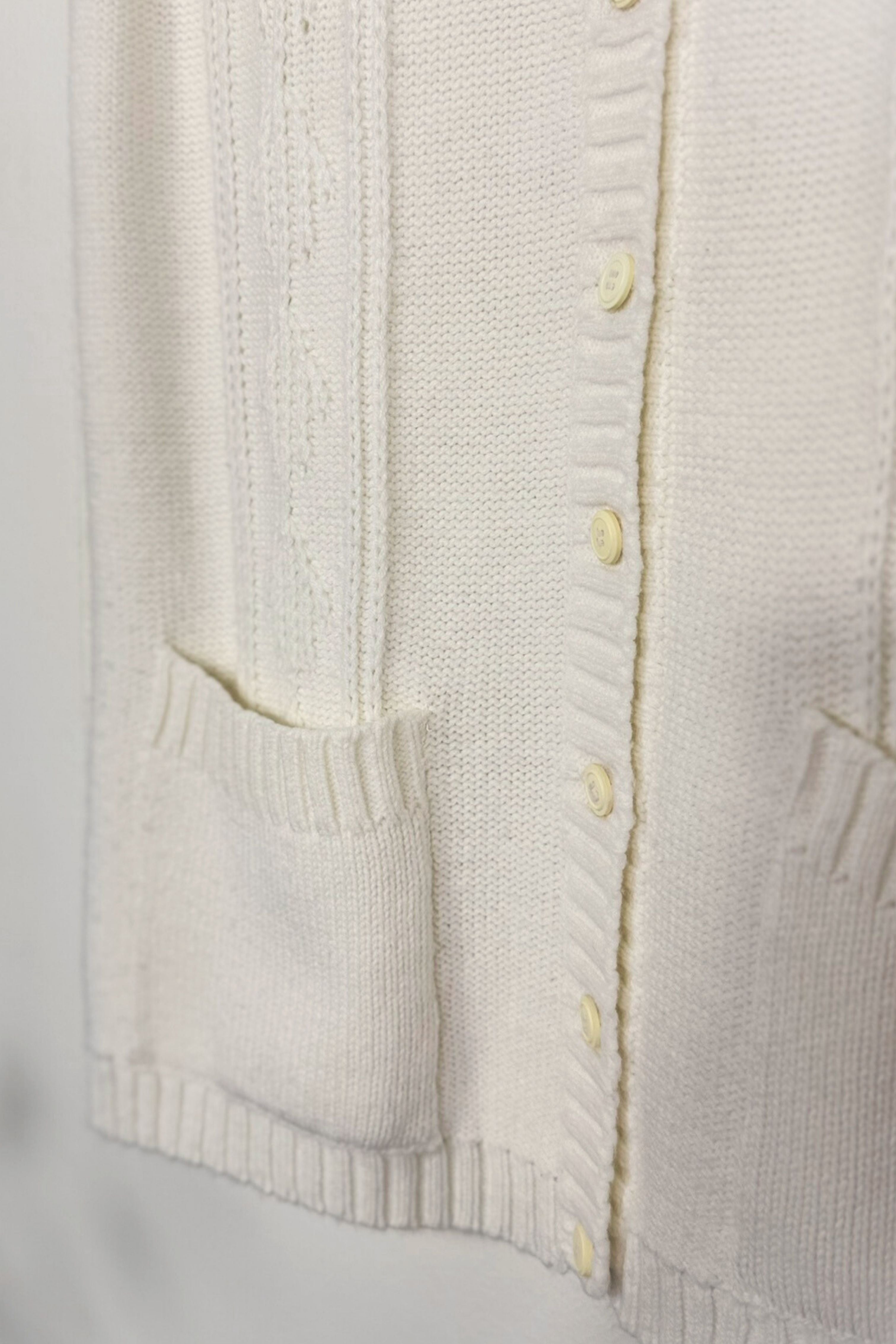 Gilet sans manche en laine boutonné blanc