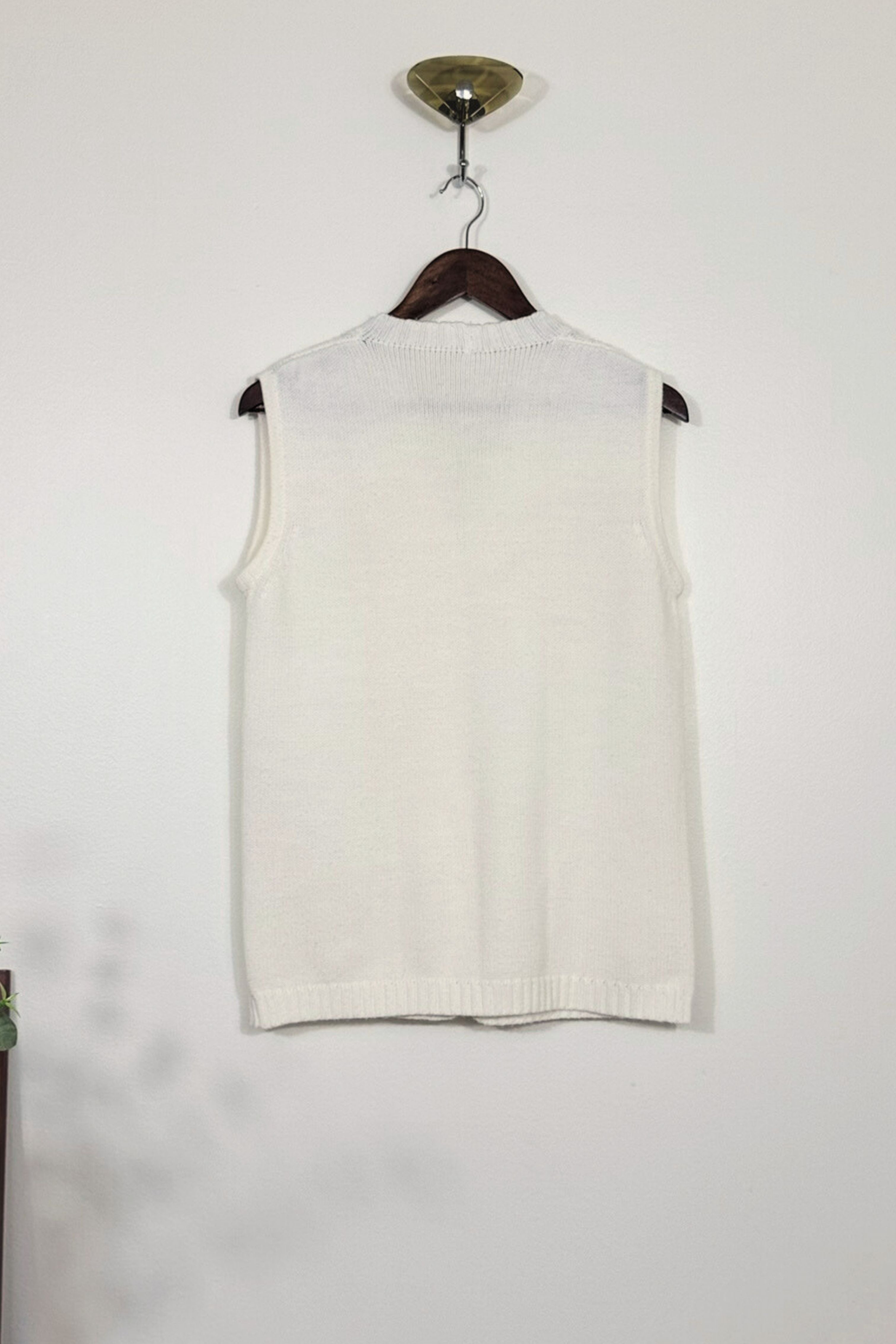 Gilet sans manche en laine boutonné blanc