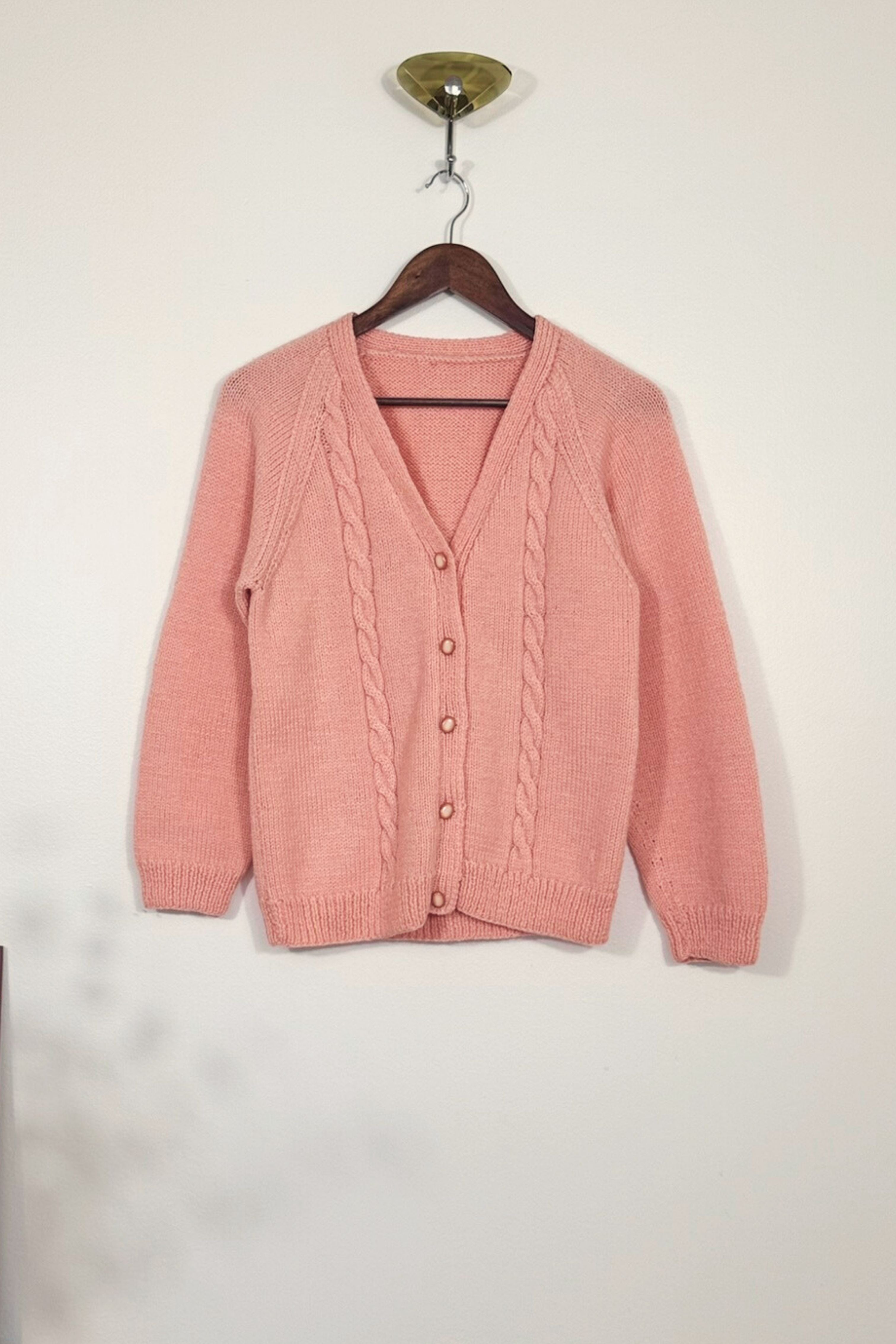 Gilet en maille tressée coton rose