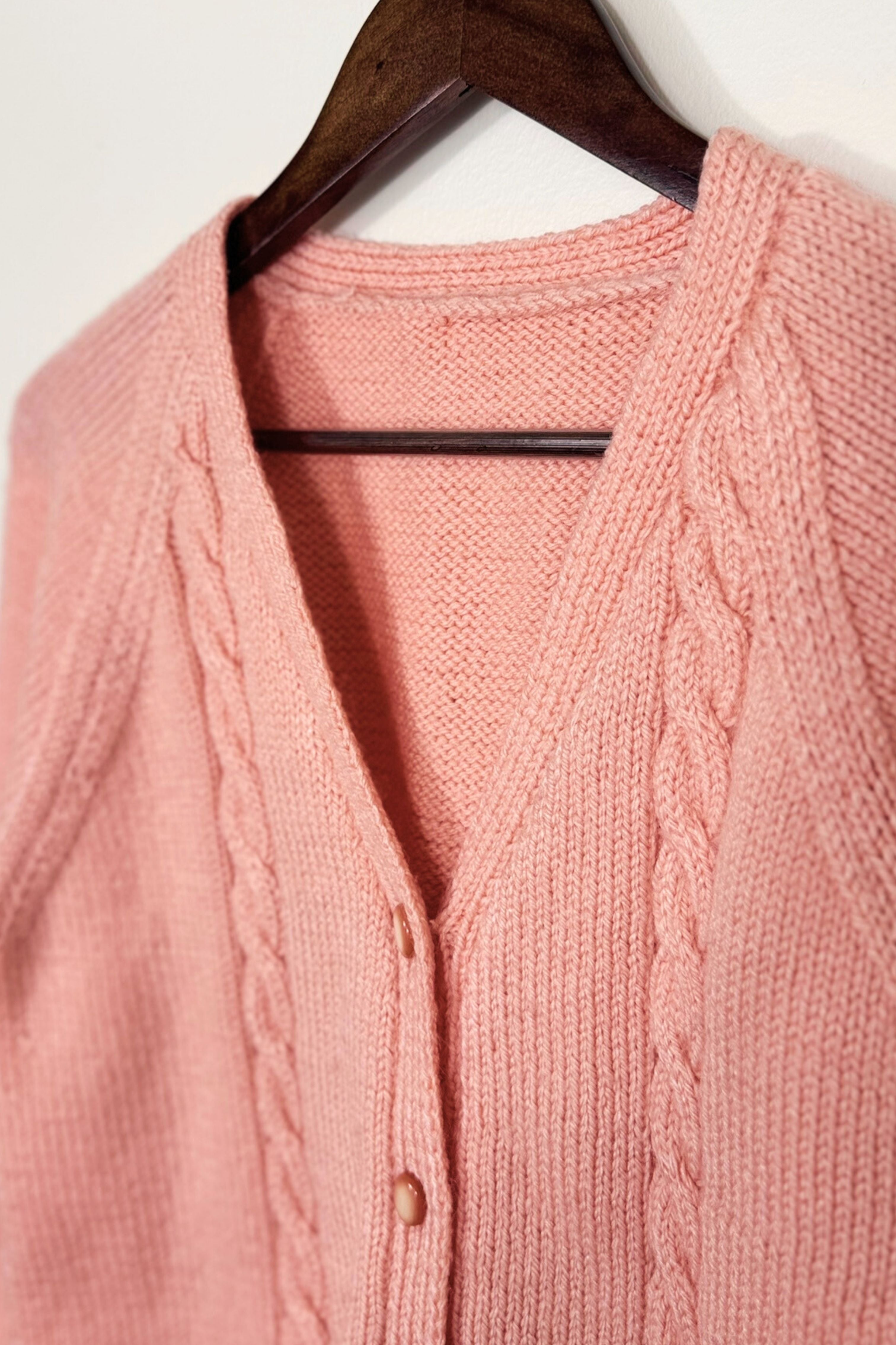Gilet en maille tressée coton rose