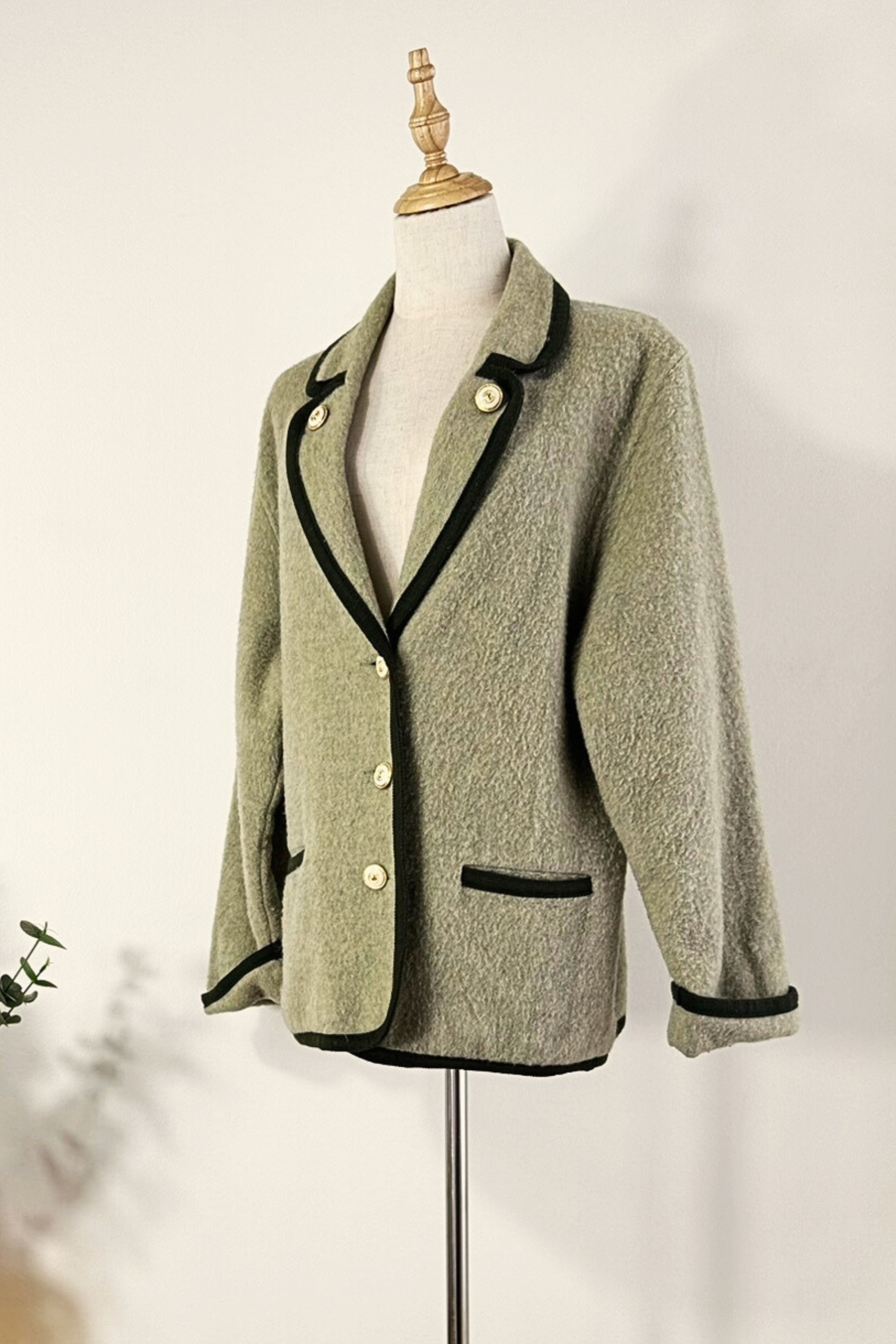 Veste autrichienne en laine vert d'eau