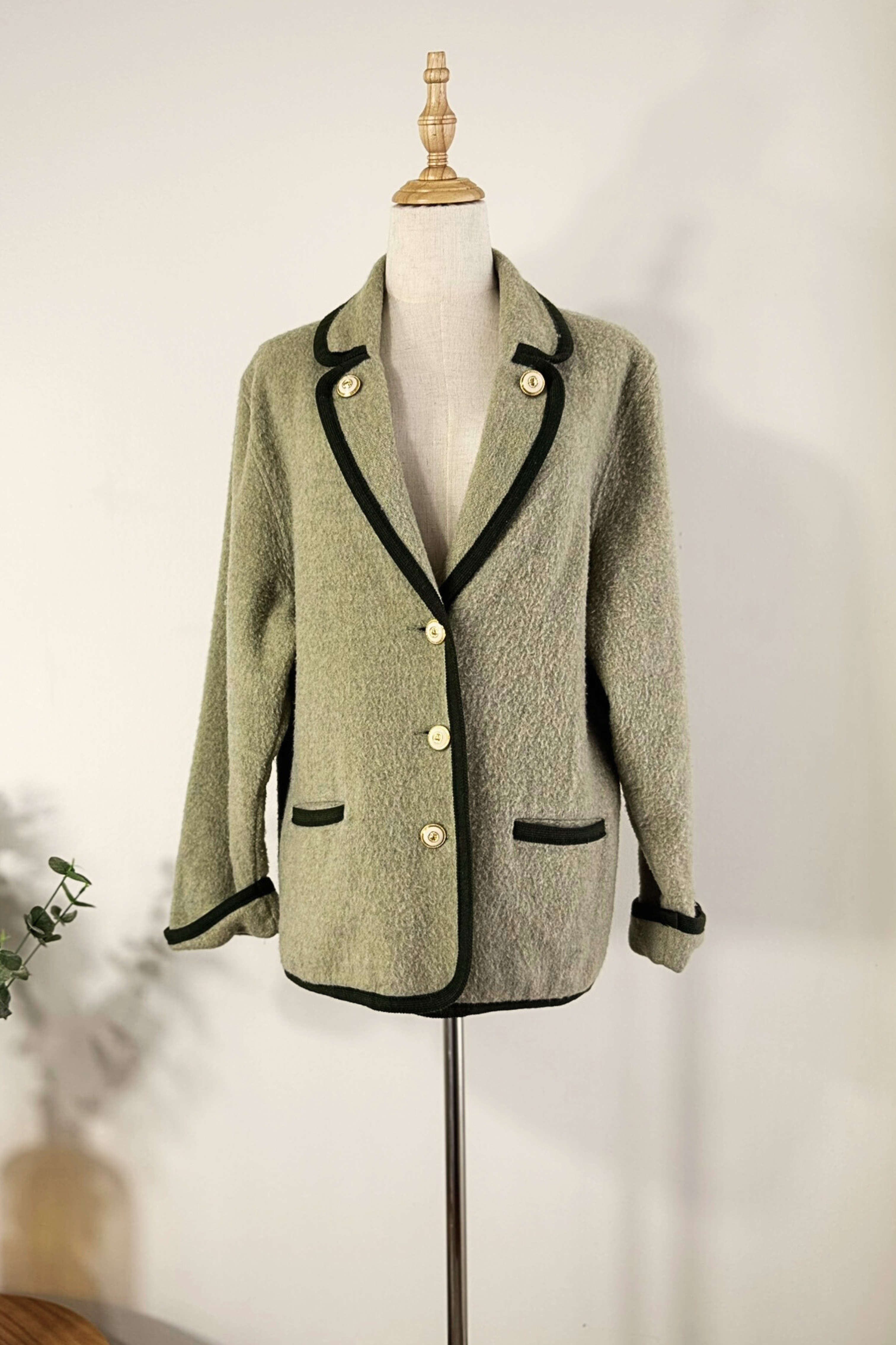 Veste autrichienne en laine vert d'eau