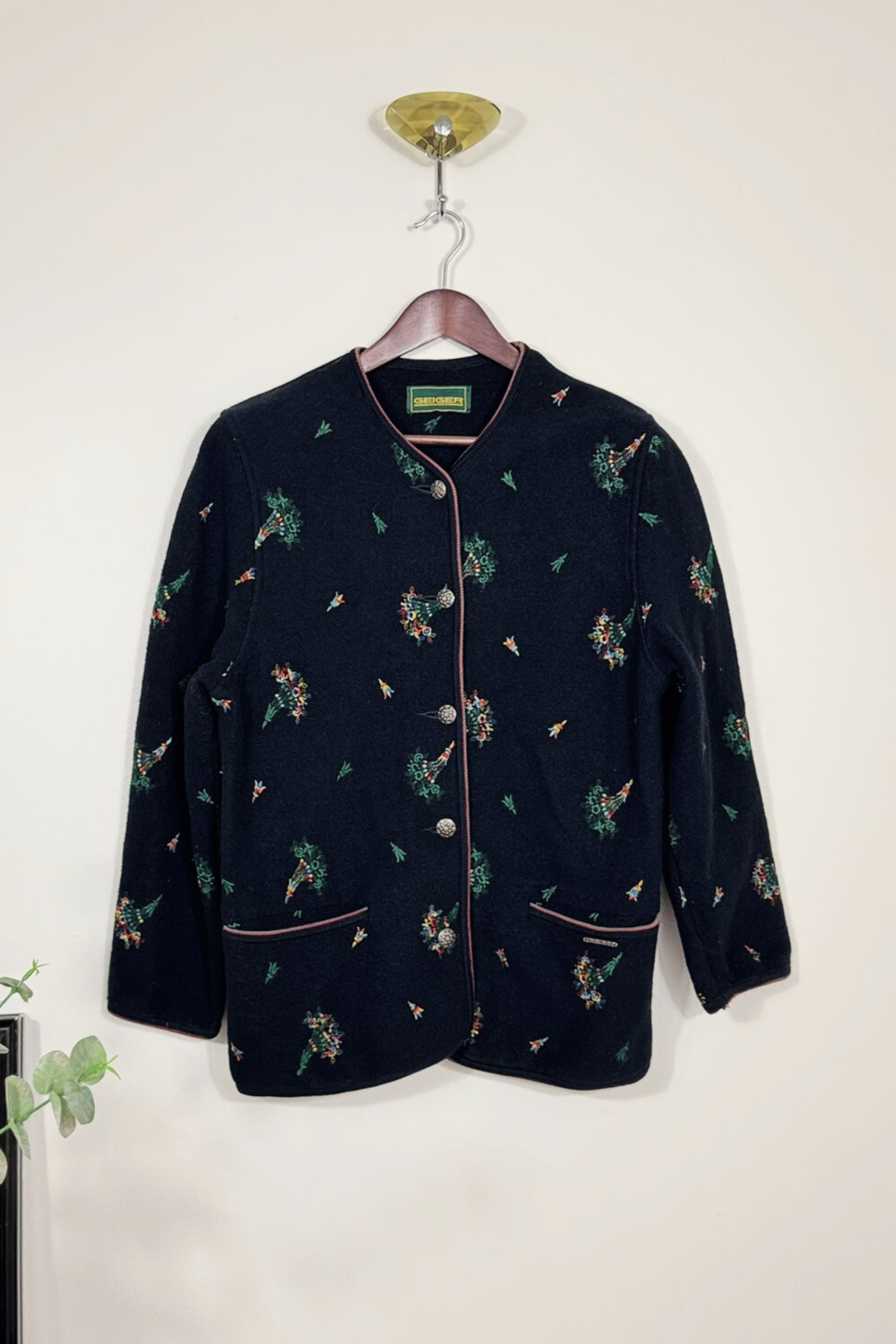 Veste autrichienne brodée en laine noire