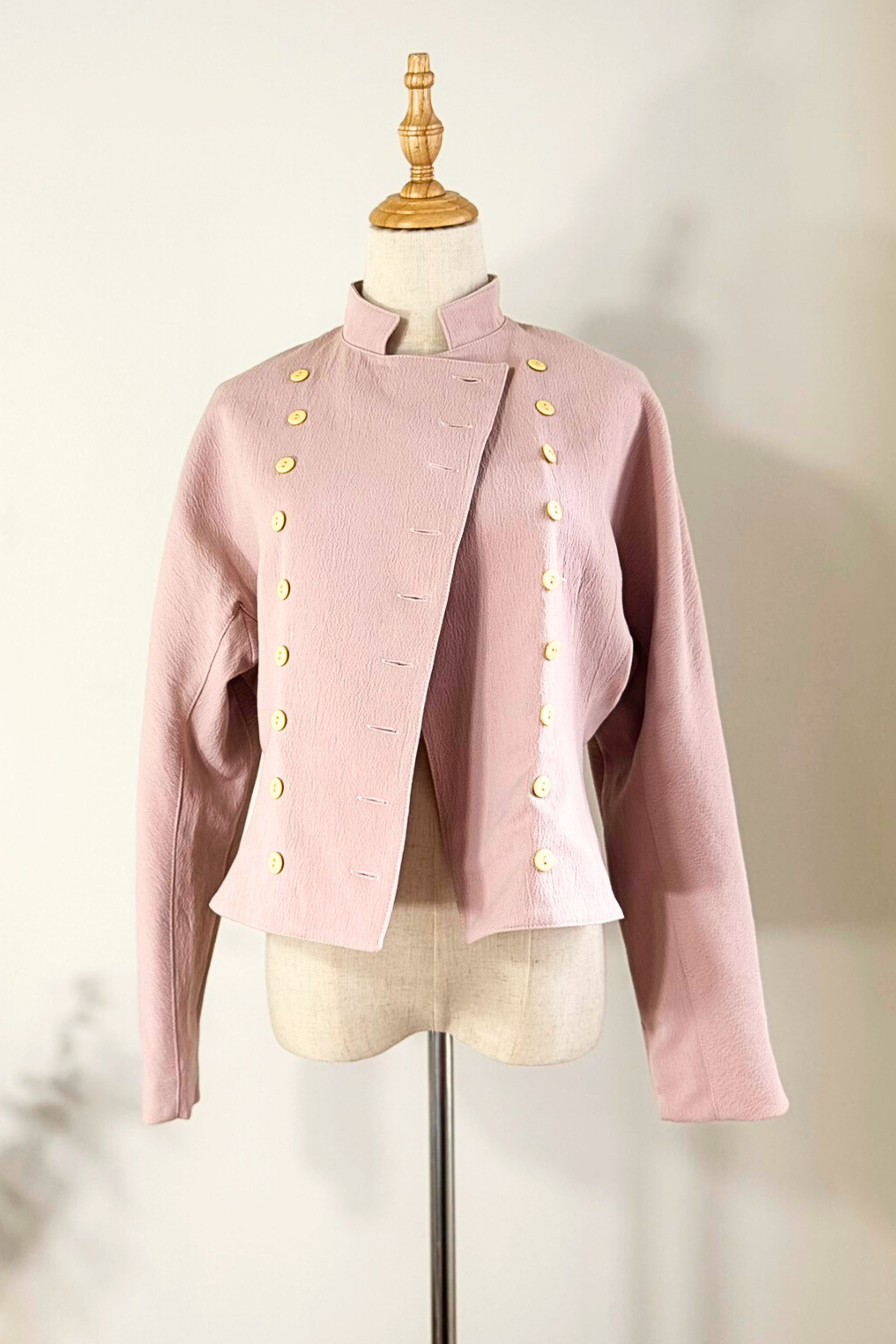 Veste rose courte boutonnée