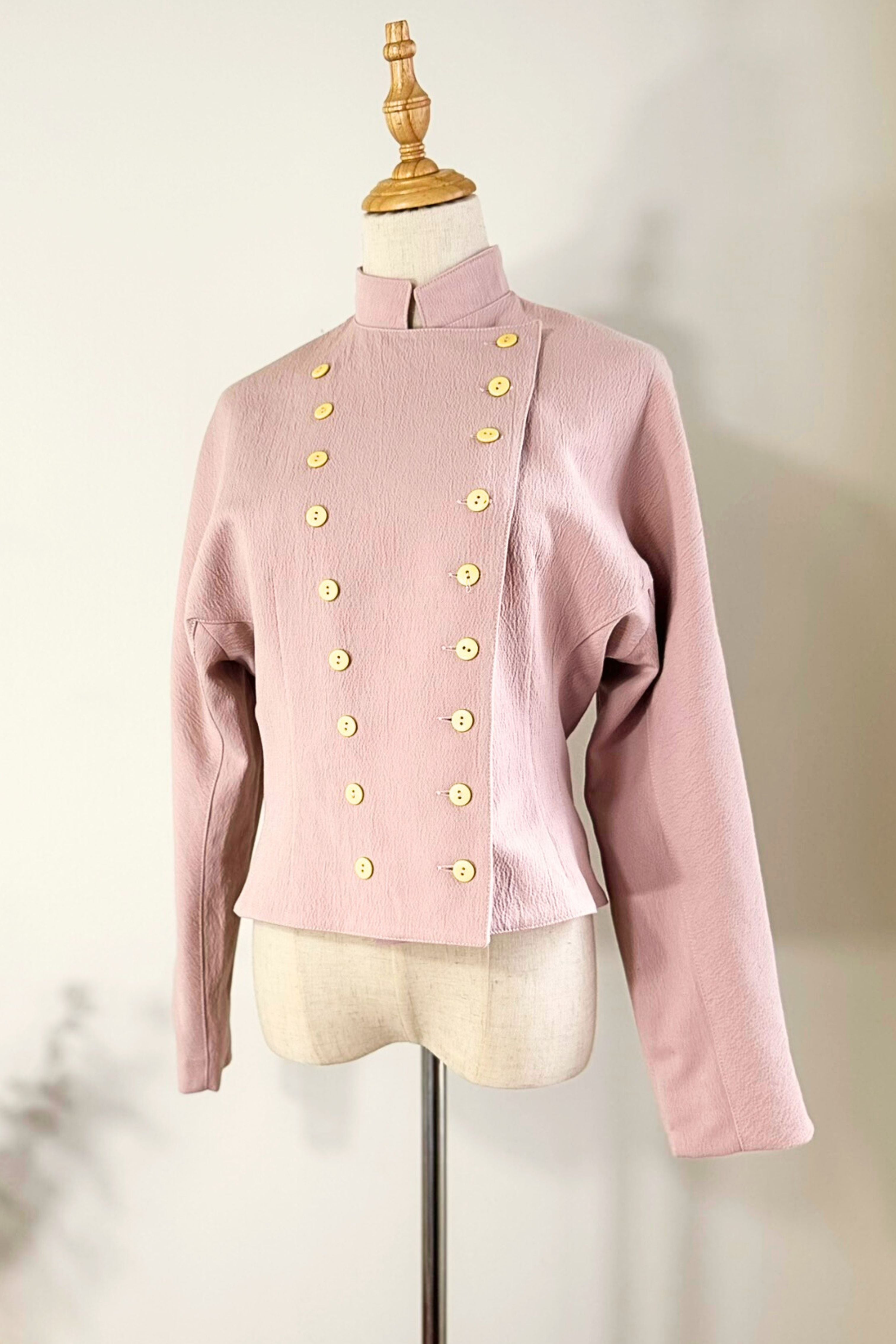 Veste rose courte boutonnée