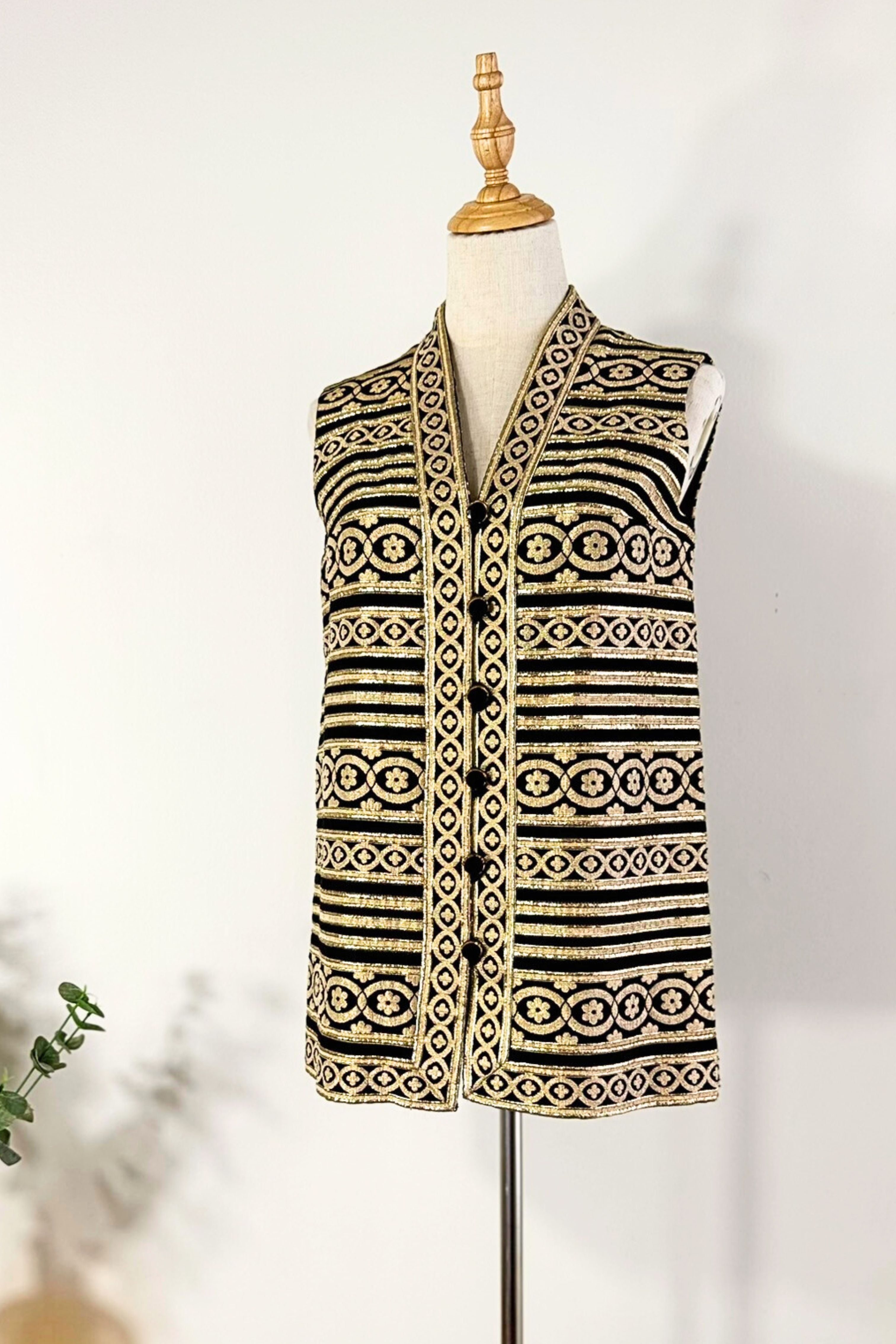 Veste sans manche brodée noire et or