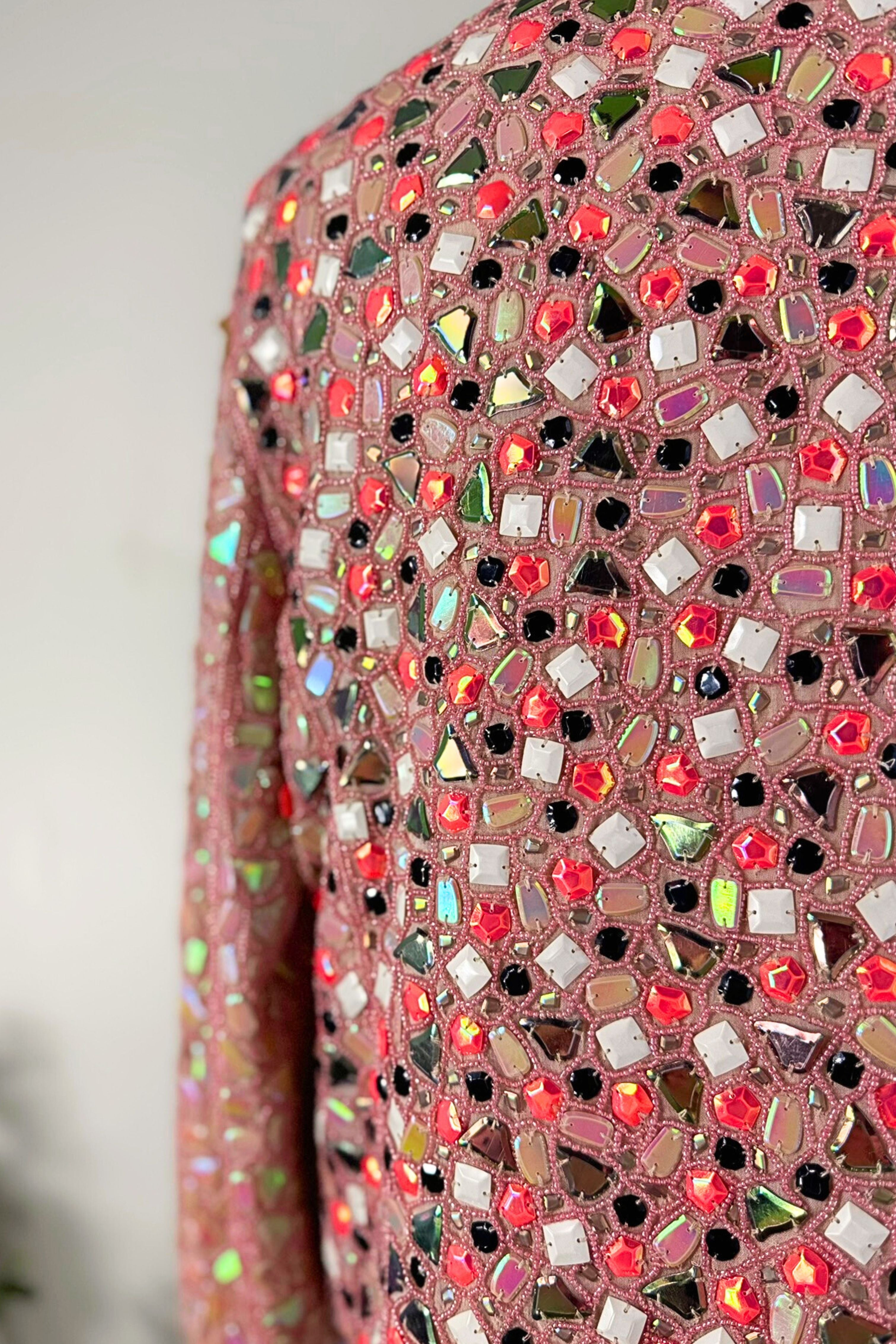 Veste rose courte en brodée de sequins