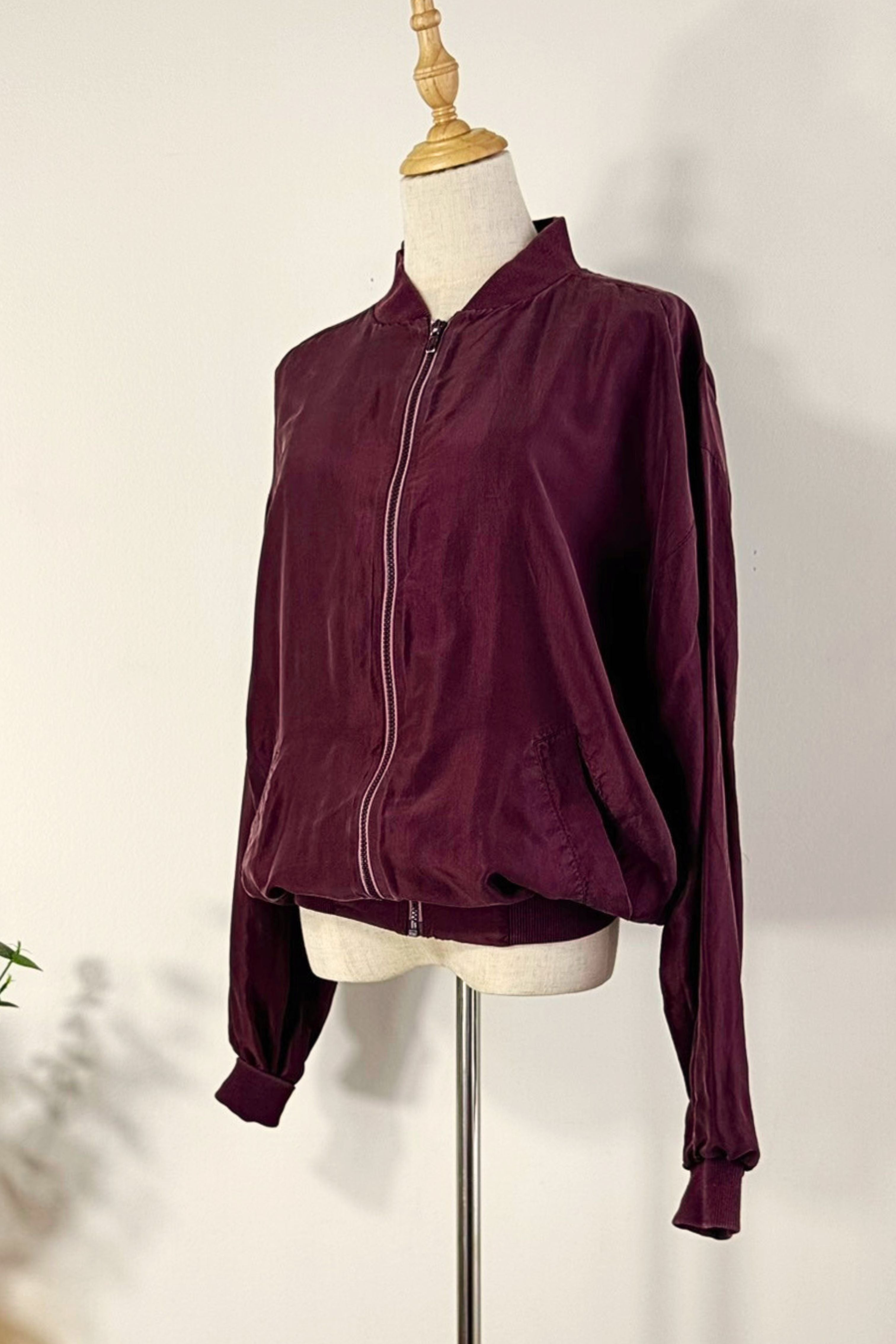 Veste bomber en soie bordeaux