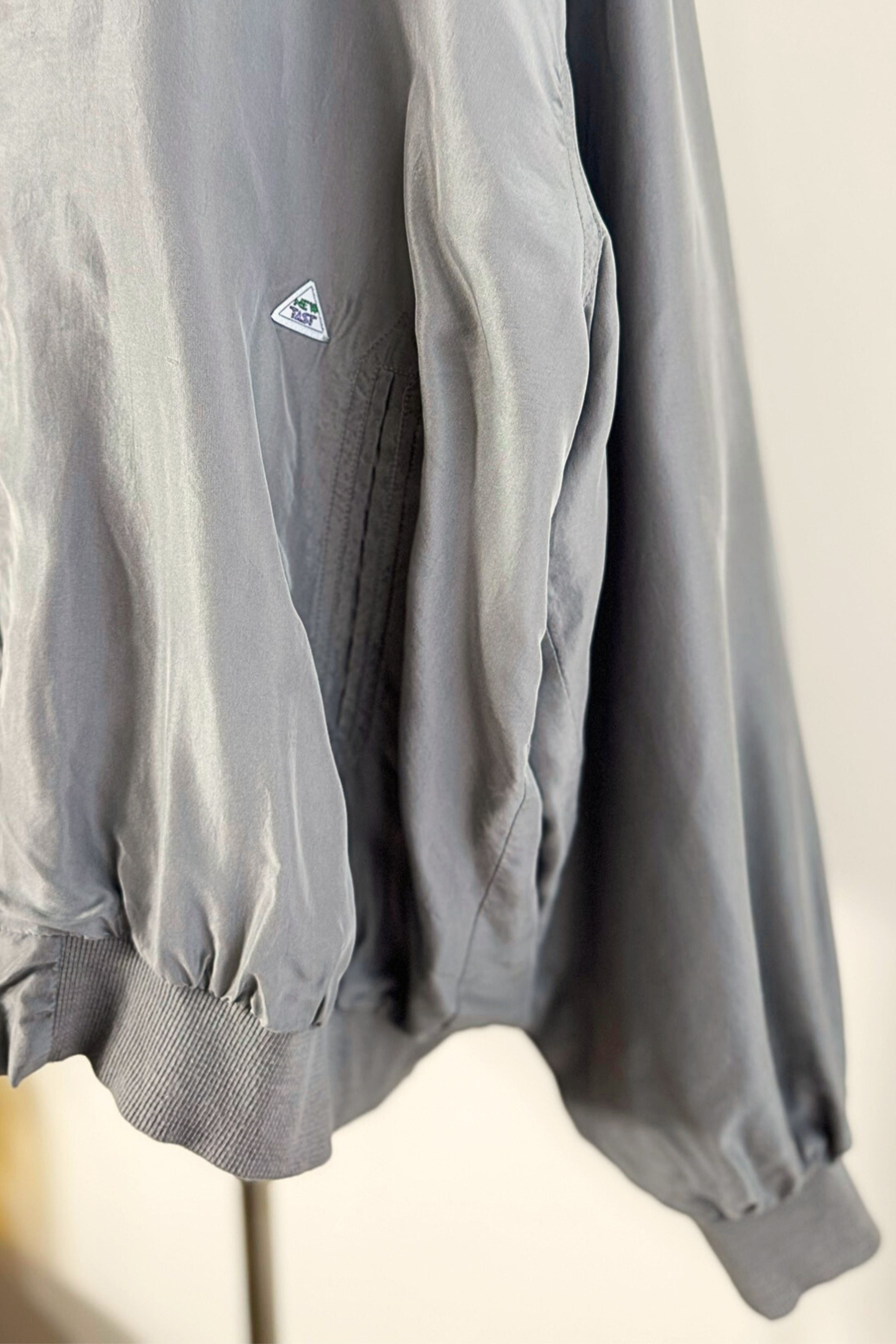 Veste bomber en soie gris clair