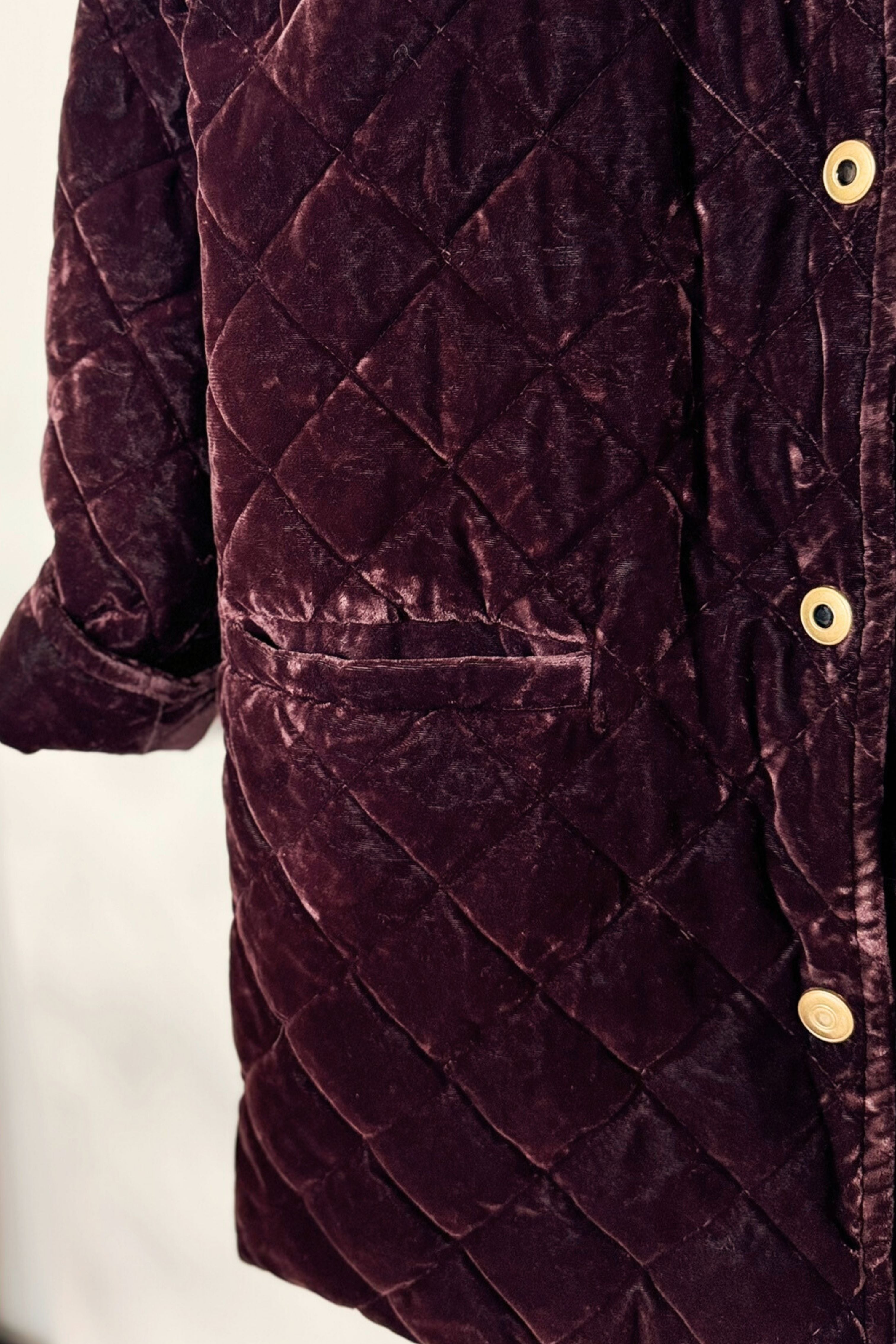 Manteau matelassé mi long en velours violet