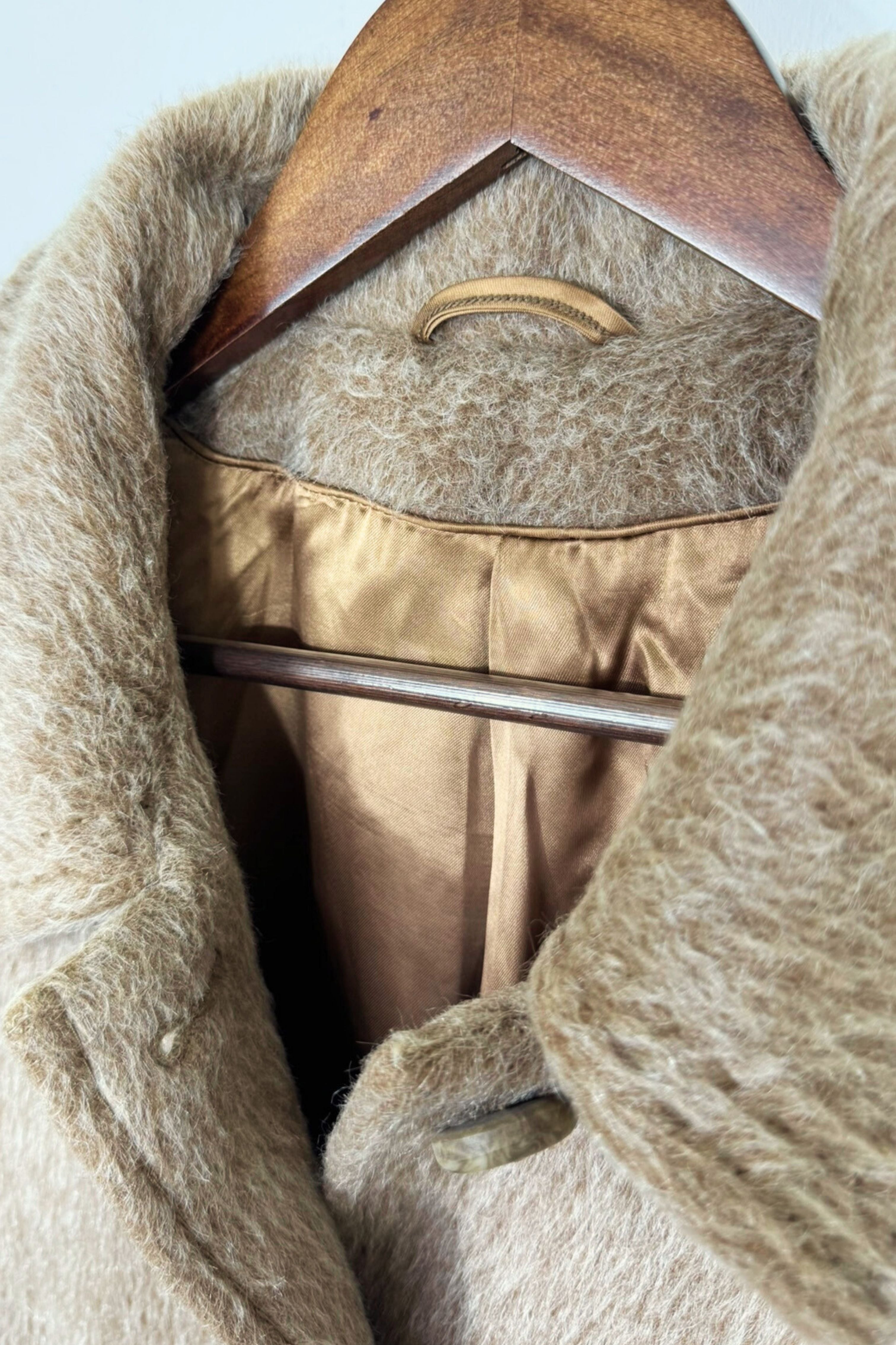 Manteau long en laine vierge beige