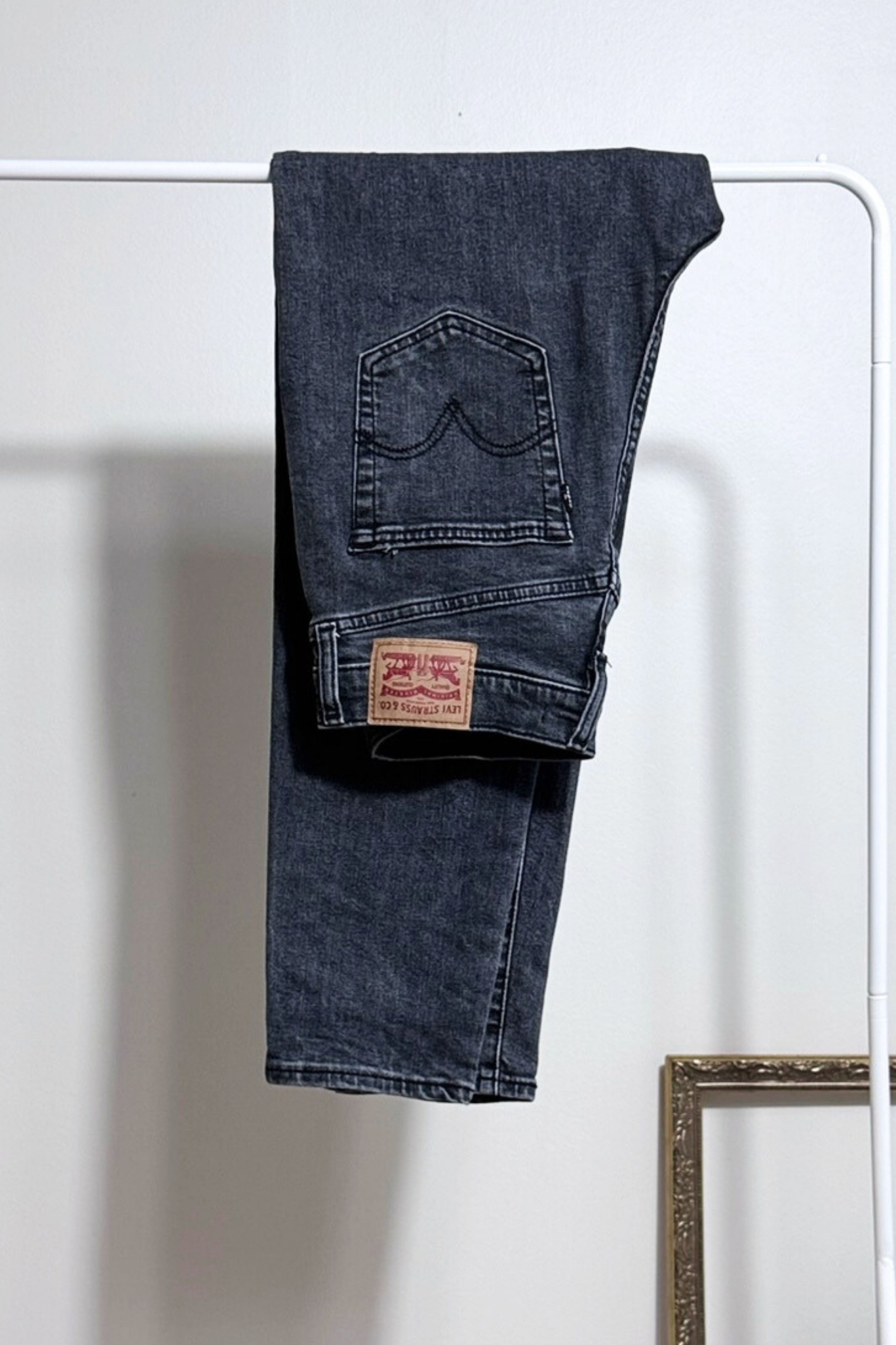 Jeans Levi's MOM W28 L29 gris