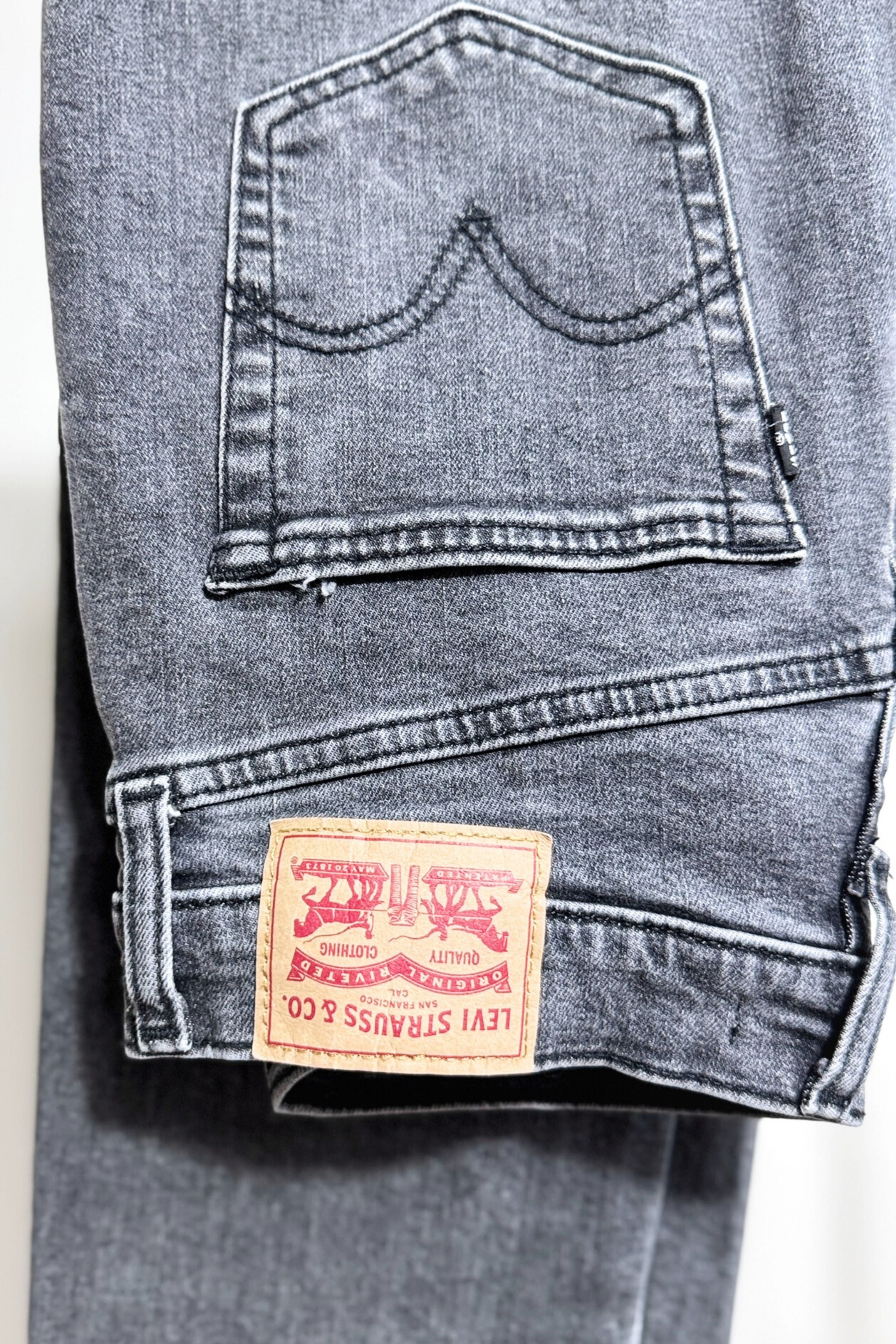 Jeans Levi's MOM W28 L29 gris