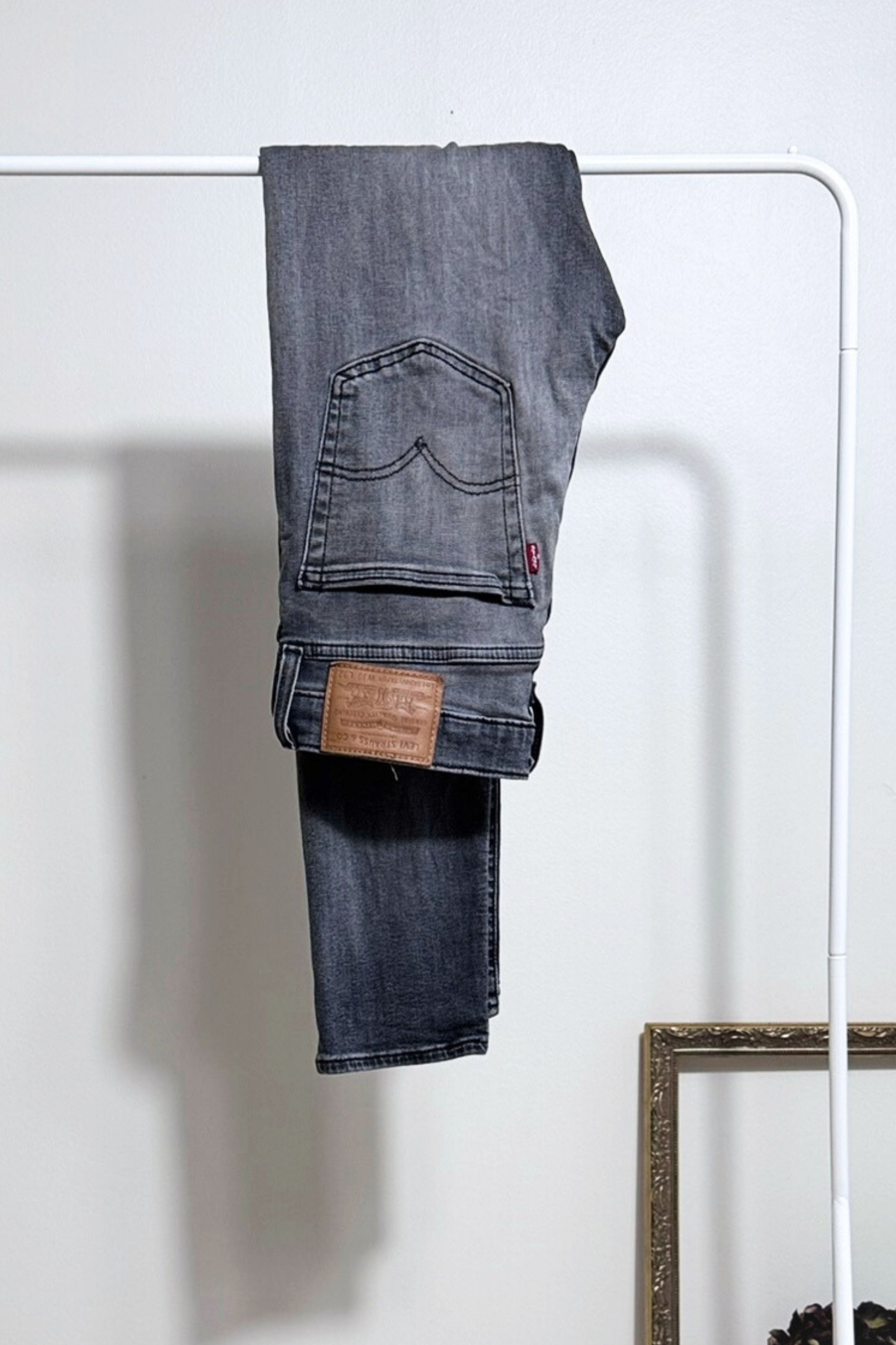 Jeans Levi's skinny taper W30 L32 gris