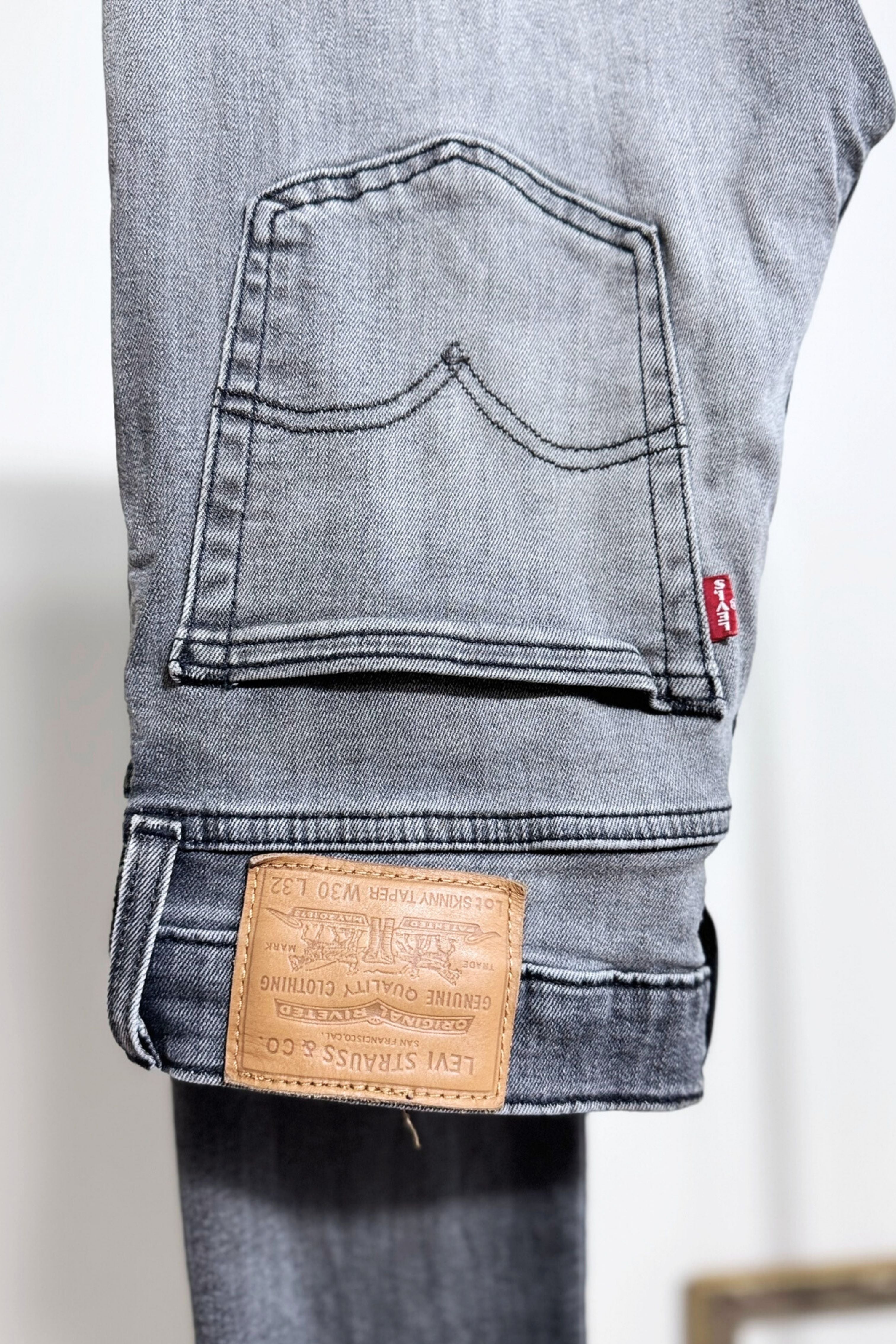 Jeans Levi's skinny taper W30 L32 gris
