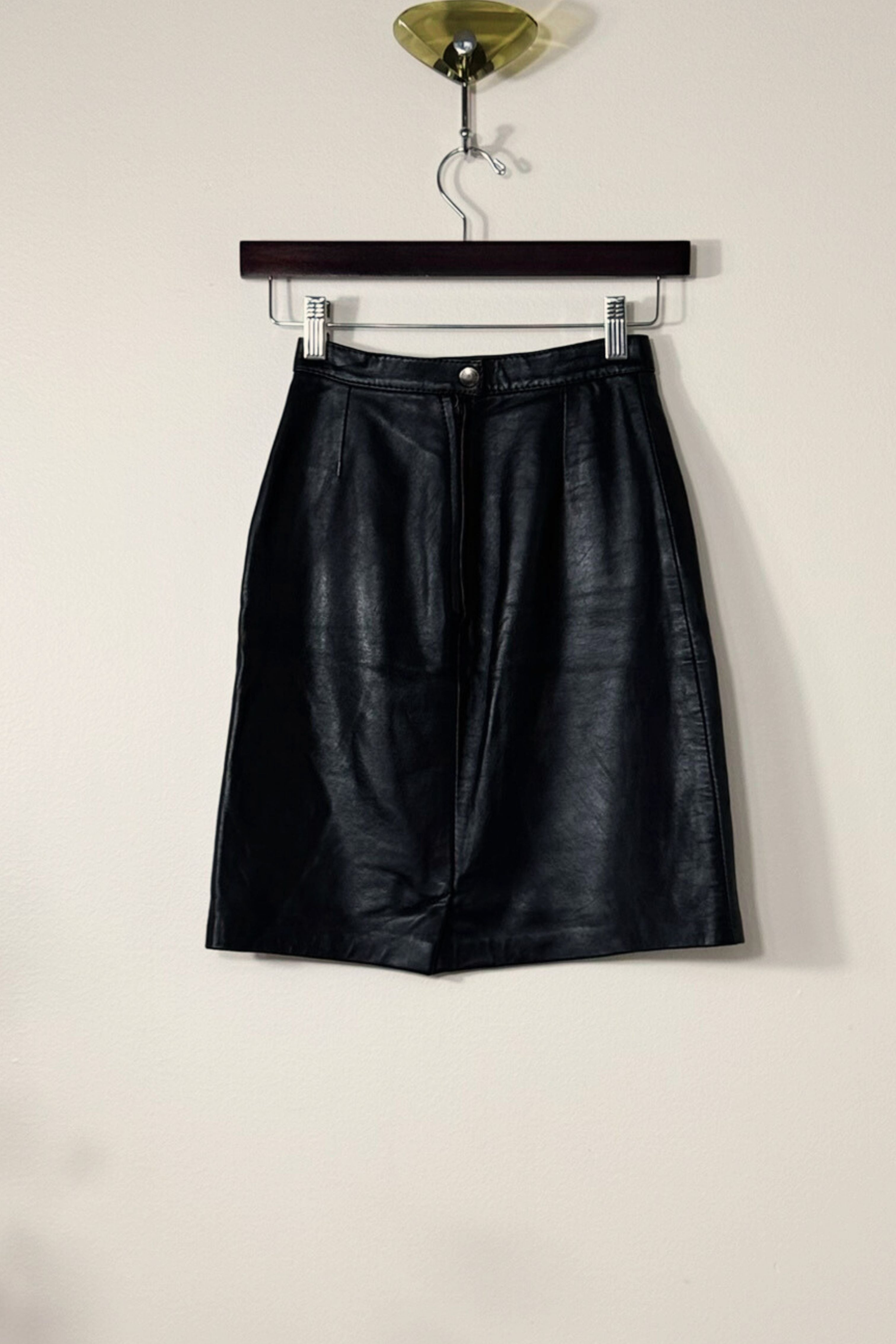 Jupe courte en cuir noire