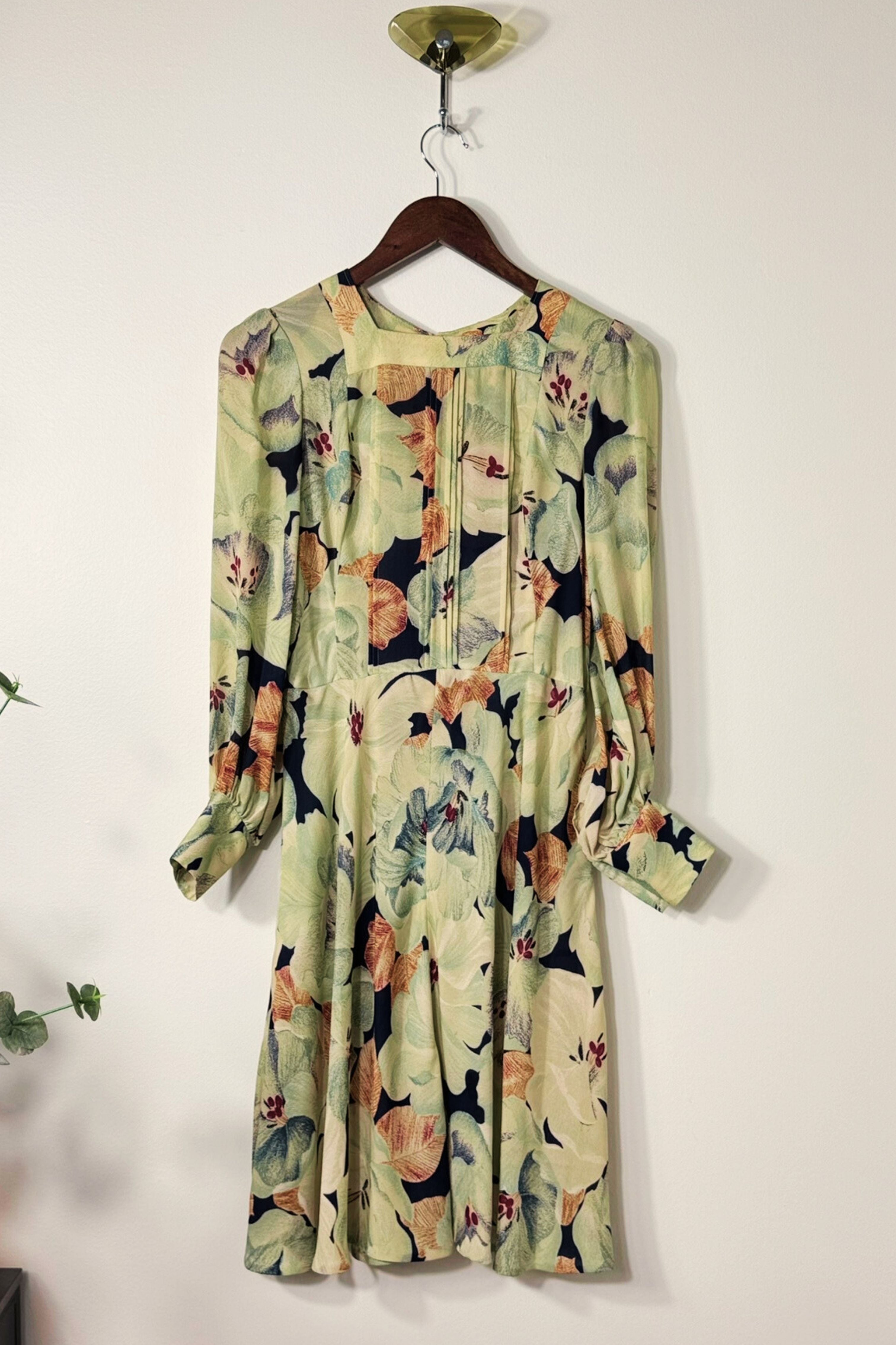 Robe longue à motif floral vert jade
