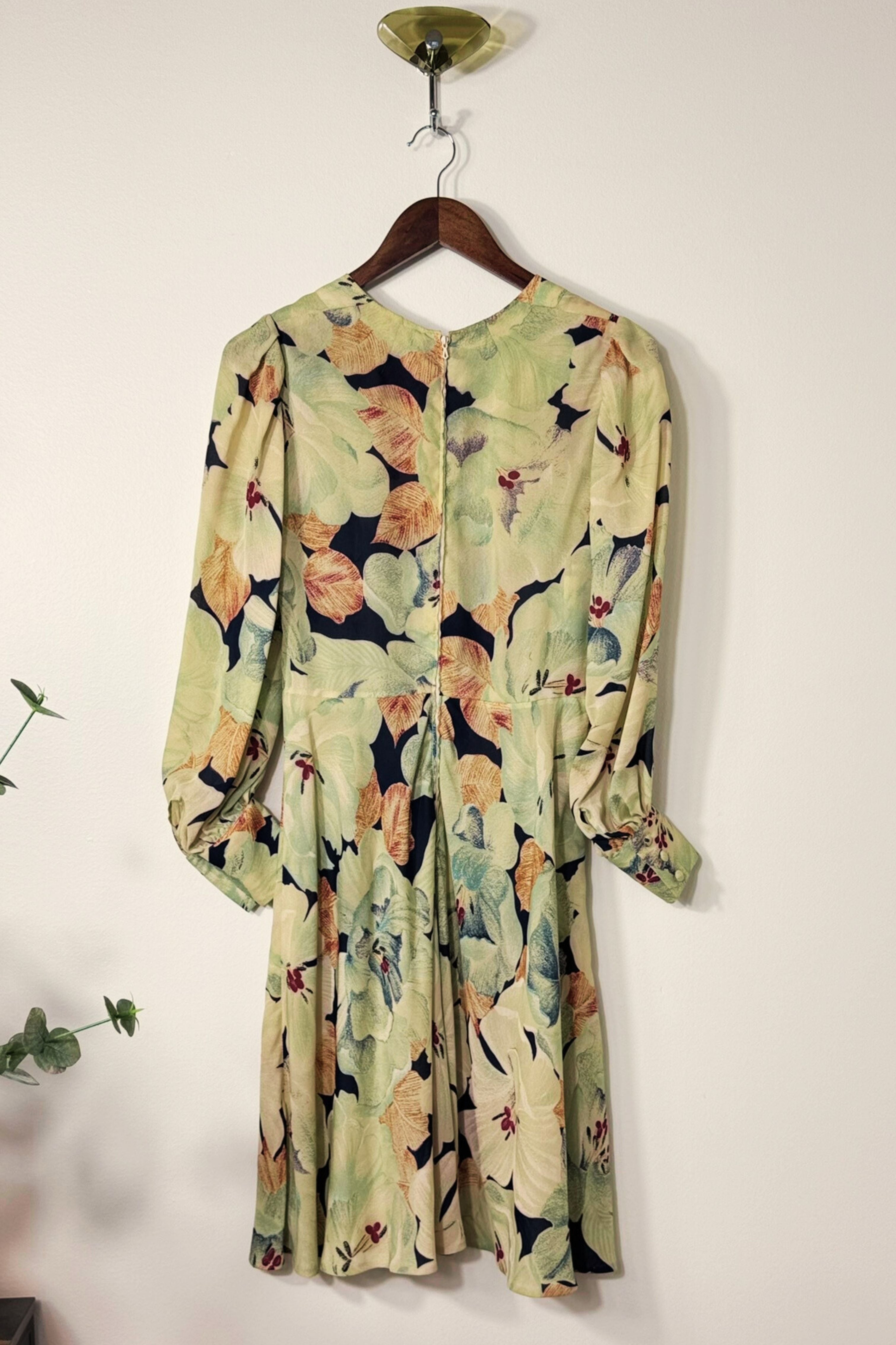 Robe longue à motif floral vert jade