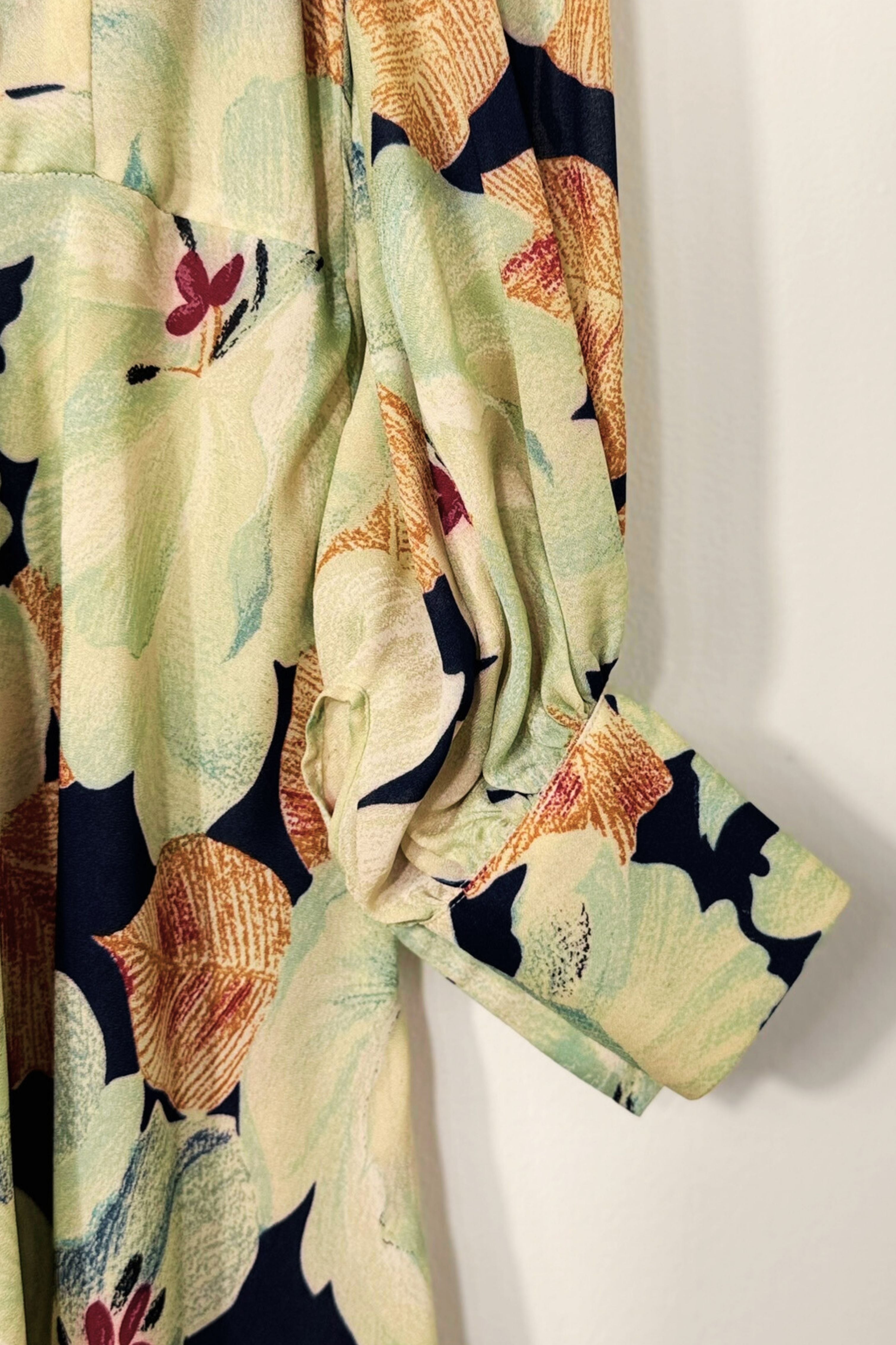 Robe longue à motif floral vert jade