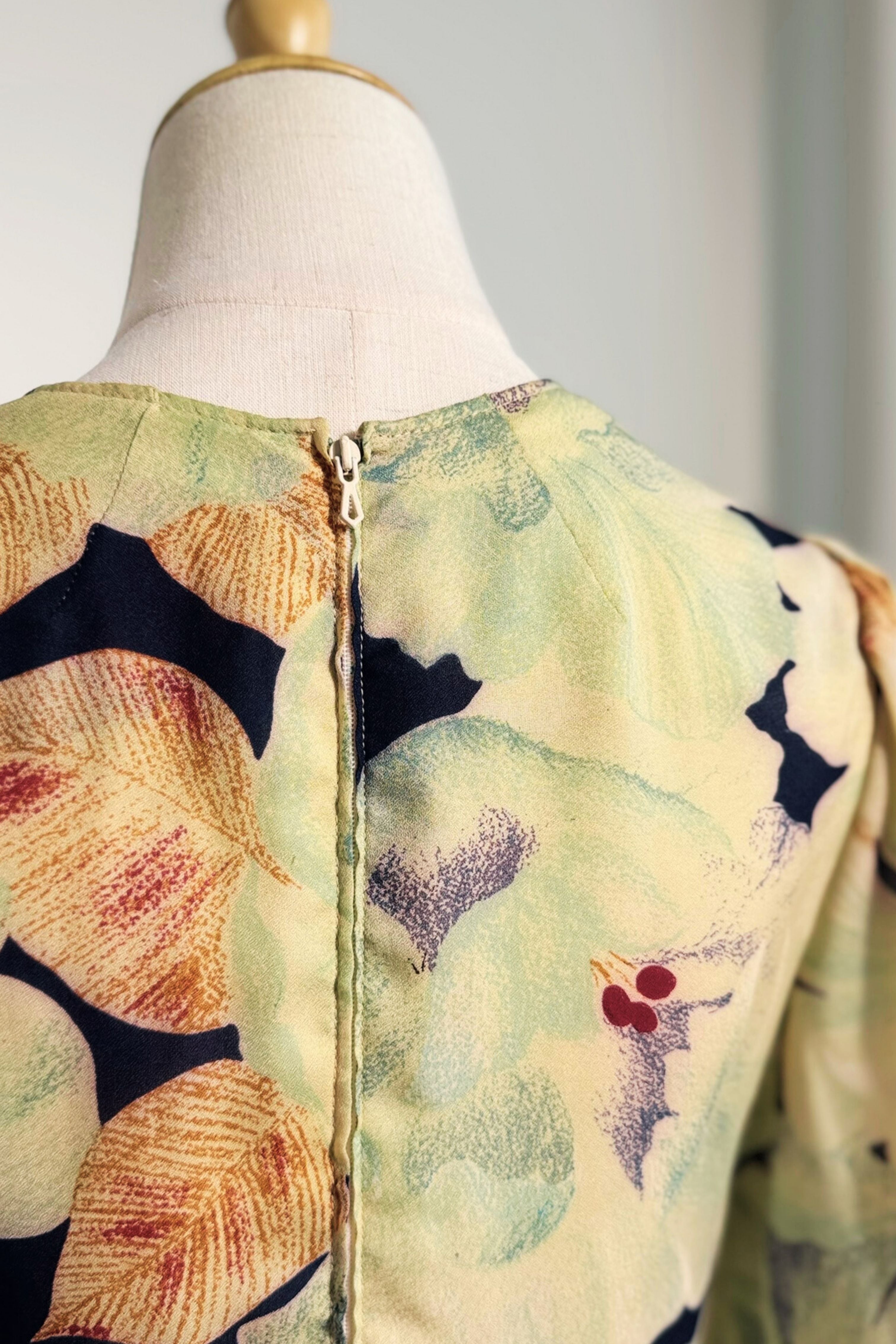 Robe longue à motif floral vert jade