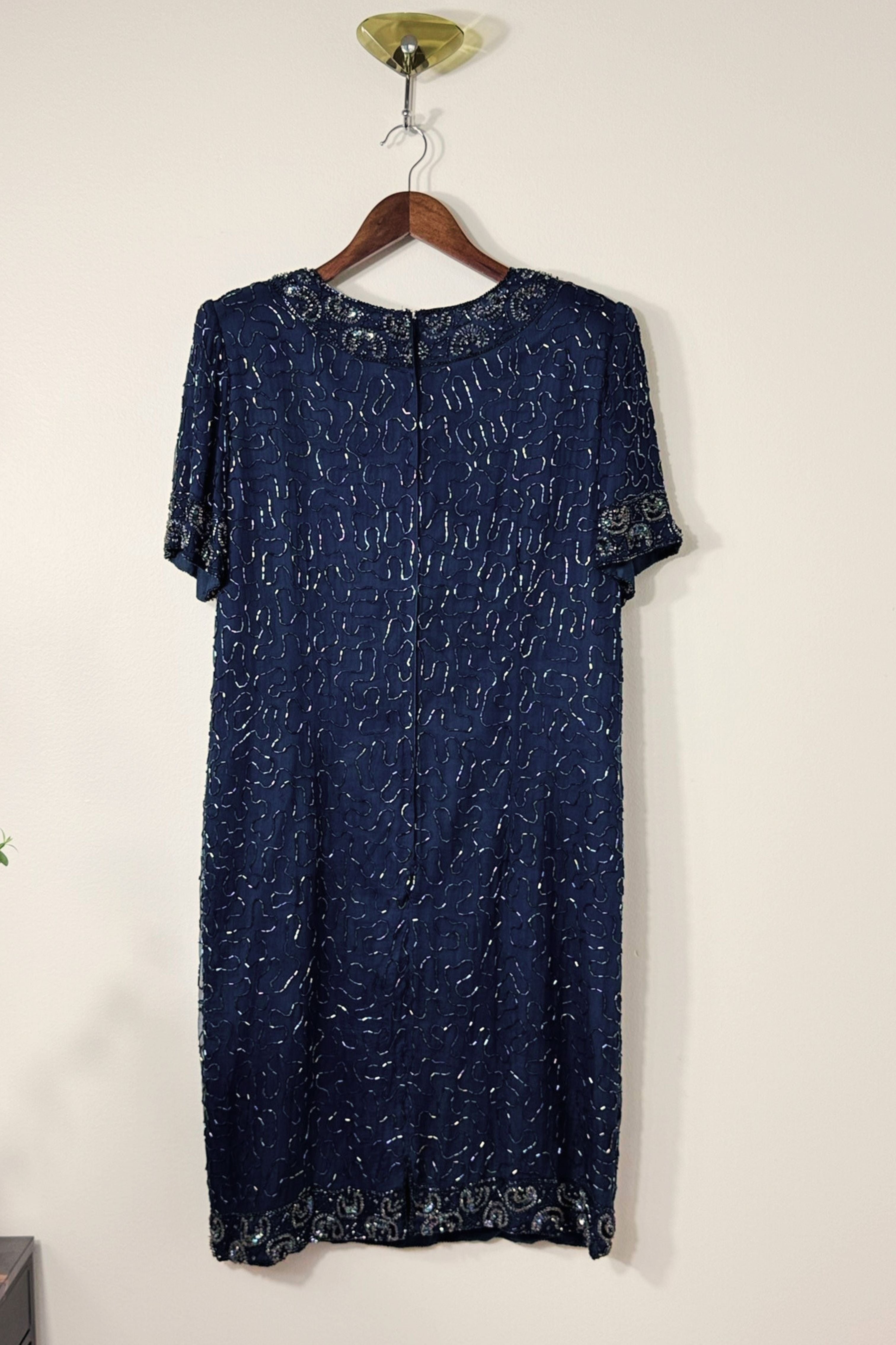 Robe en soie brodée sequins perles marine