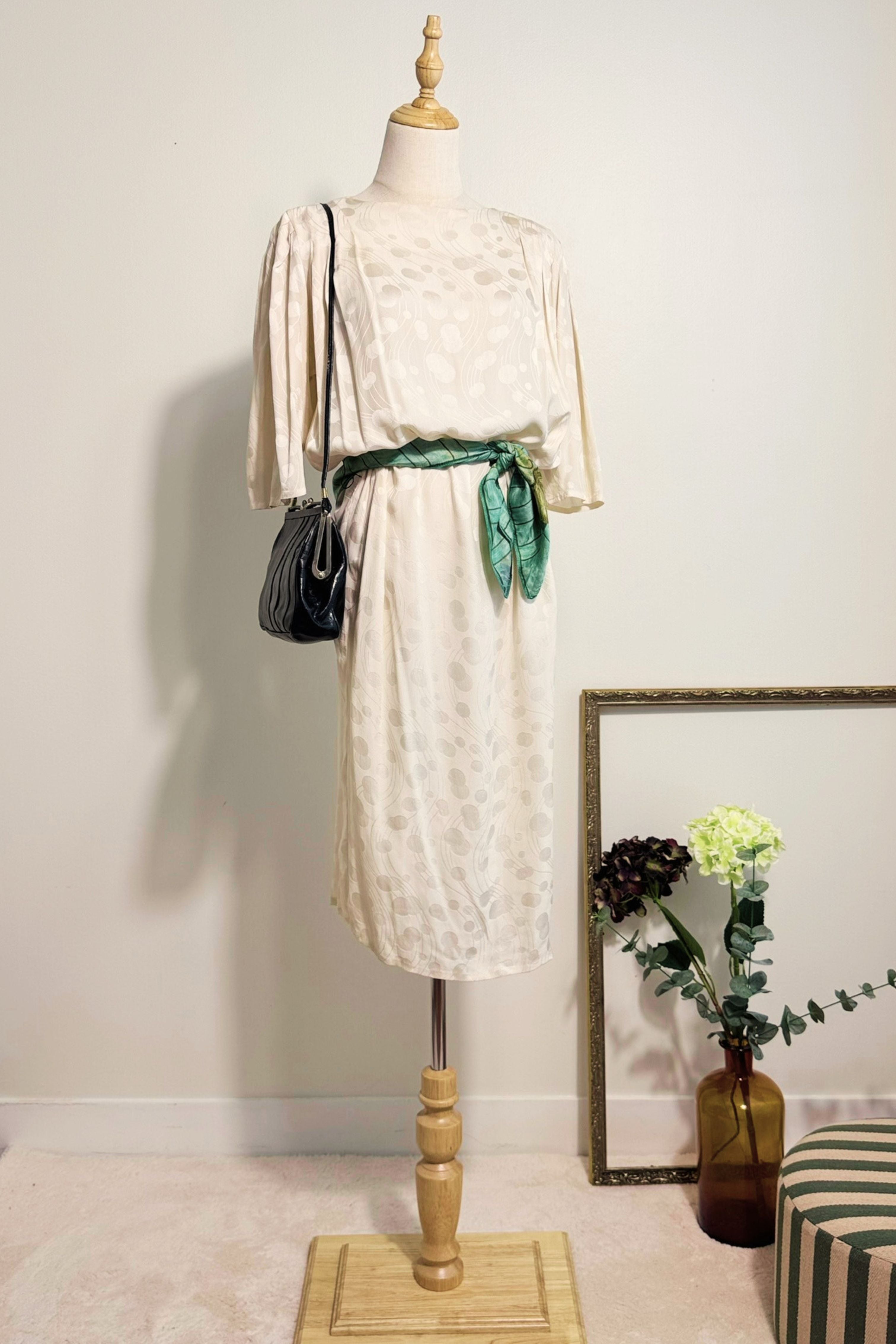 Robe midi à pois en soie écrue