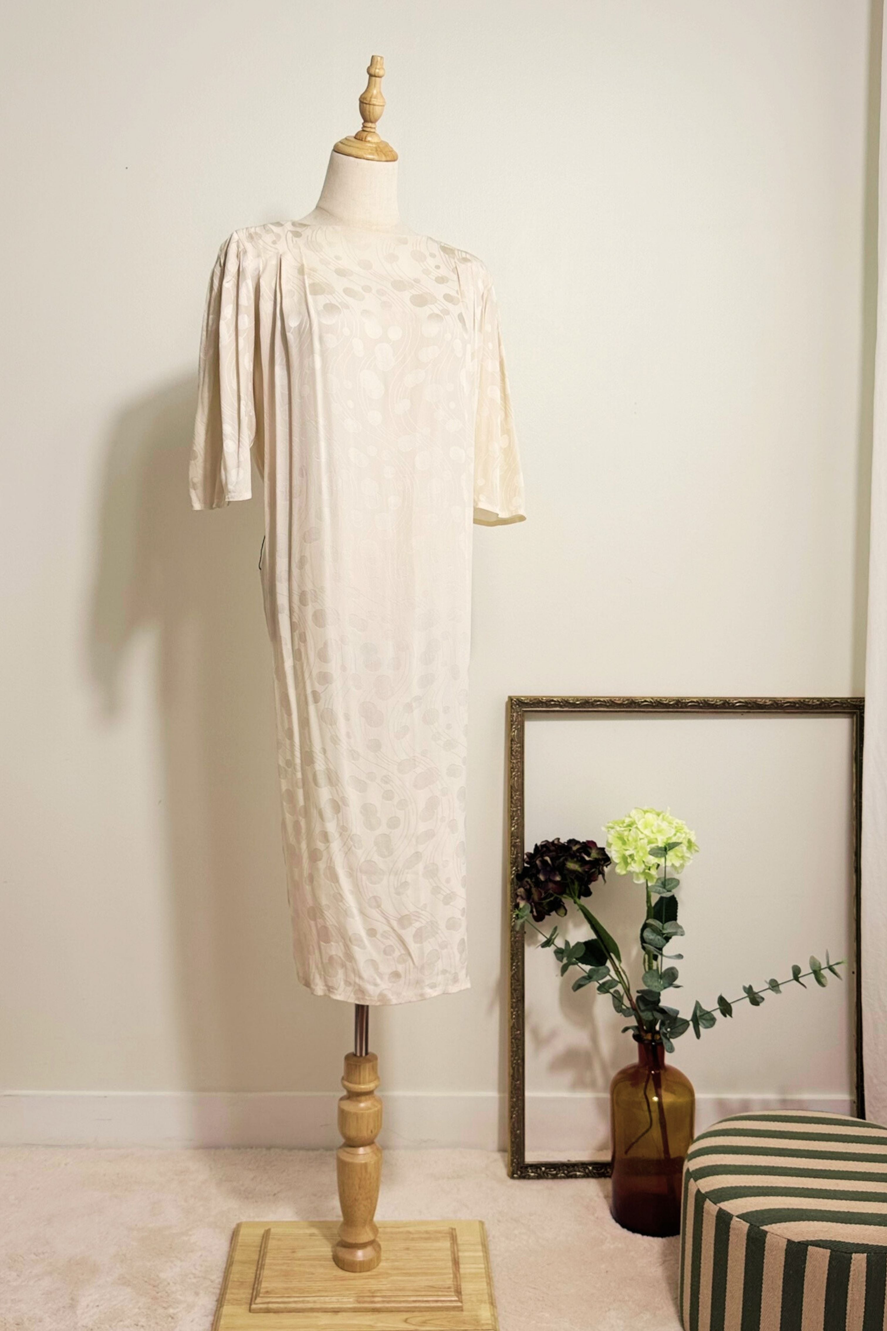Robe midi à pois en soie écrue