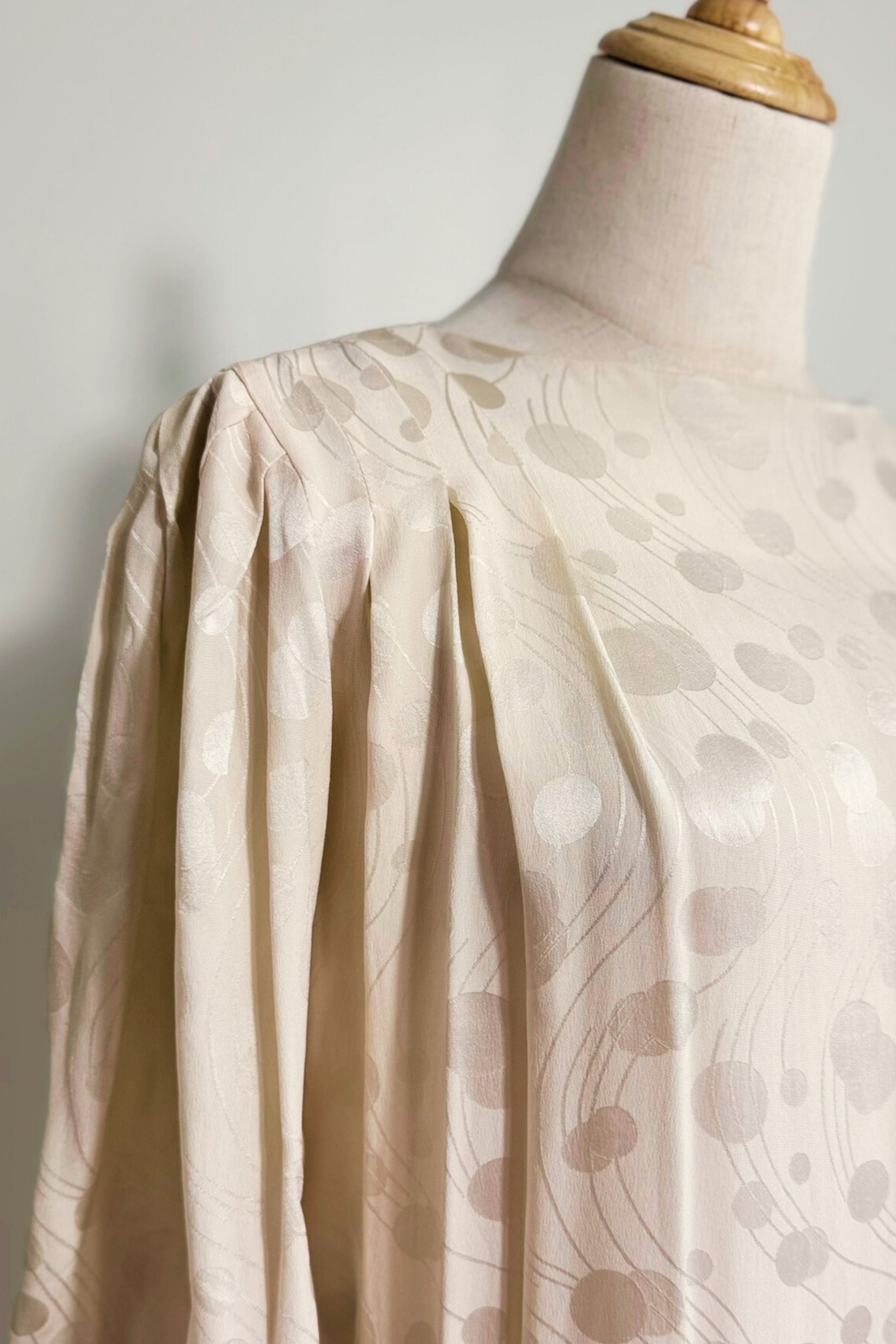 Robe midi à pois en soie écrue