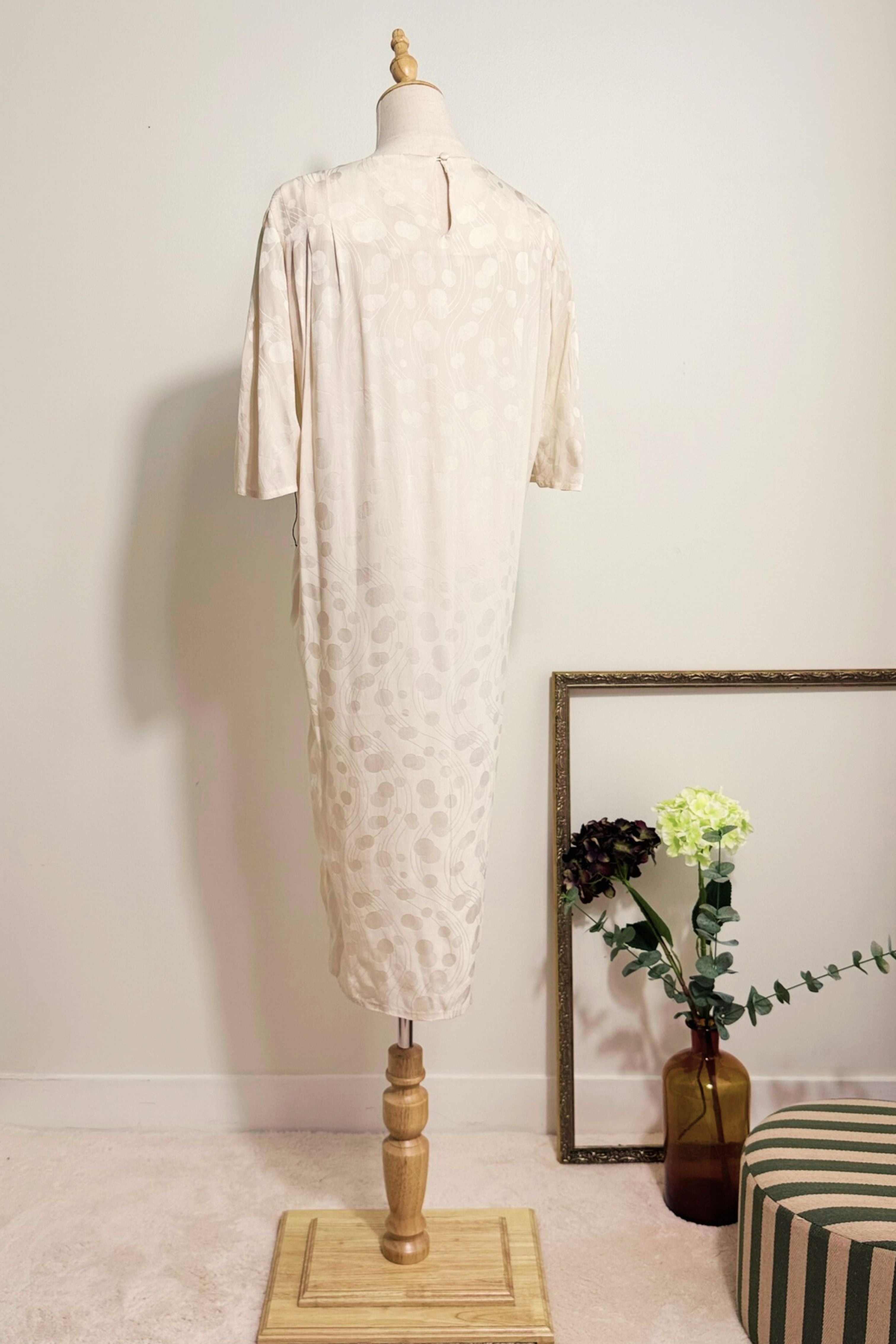 Robe midi à pois en soie écrue