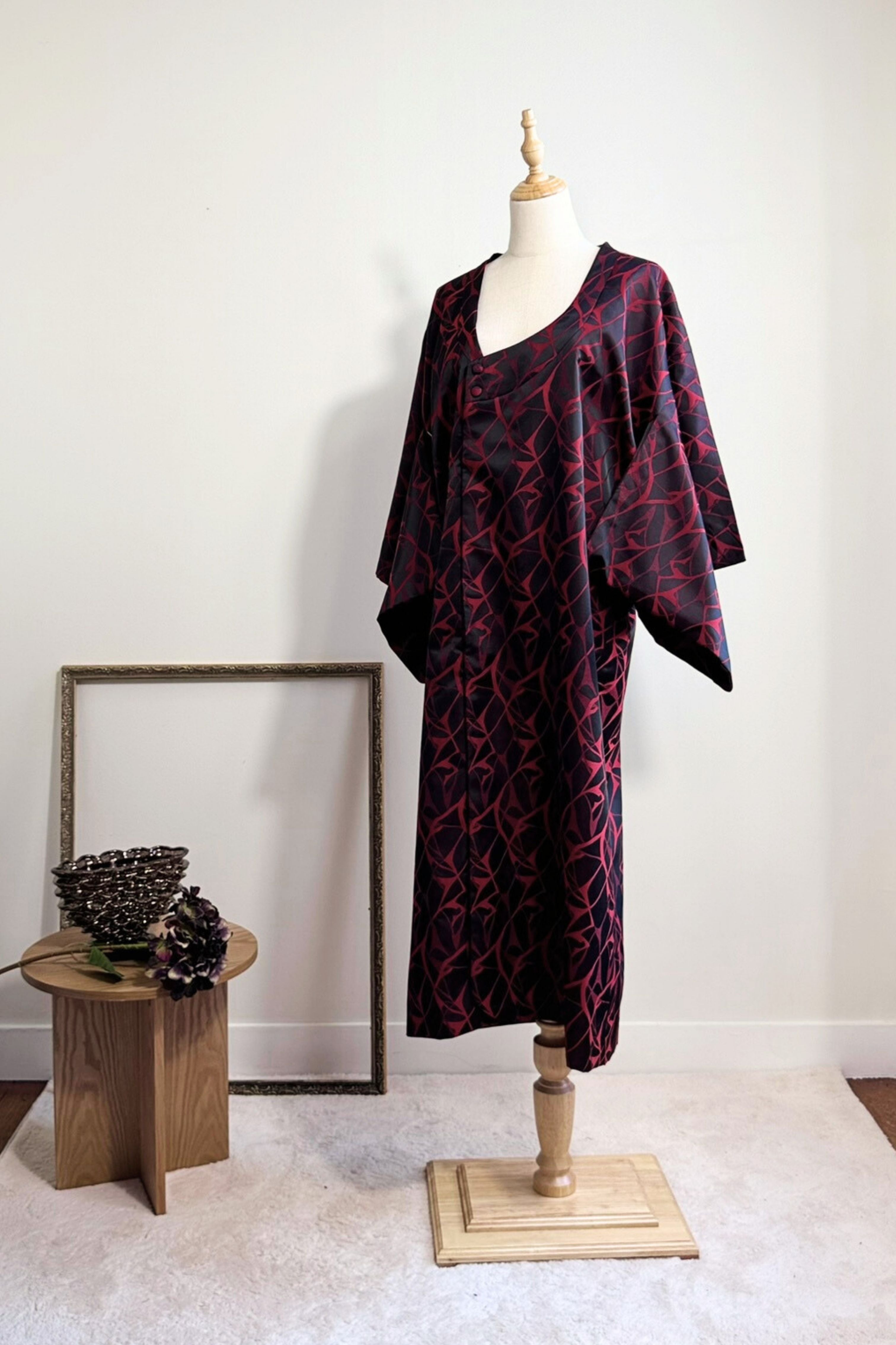 Robe kimono soyeuse noire et rouge