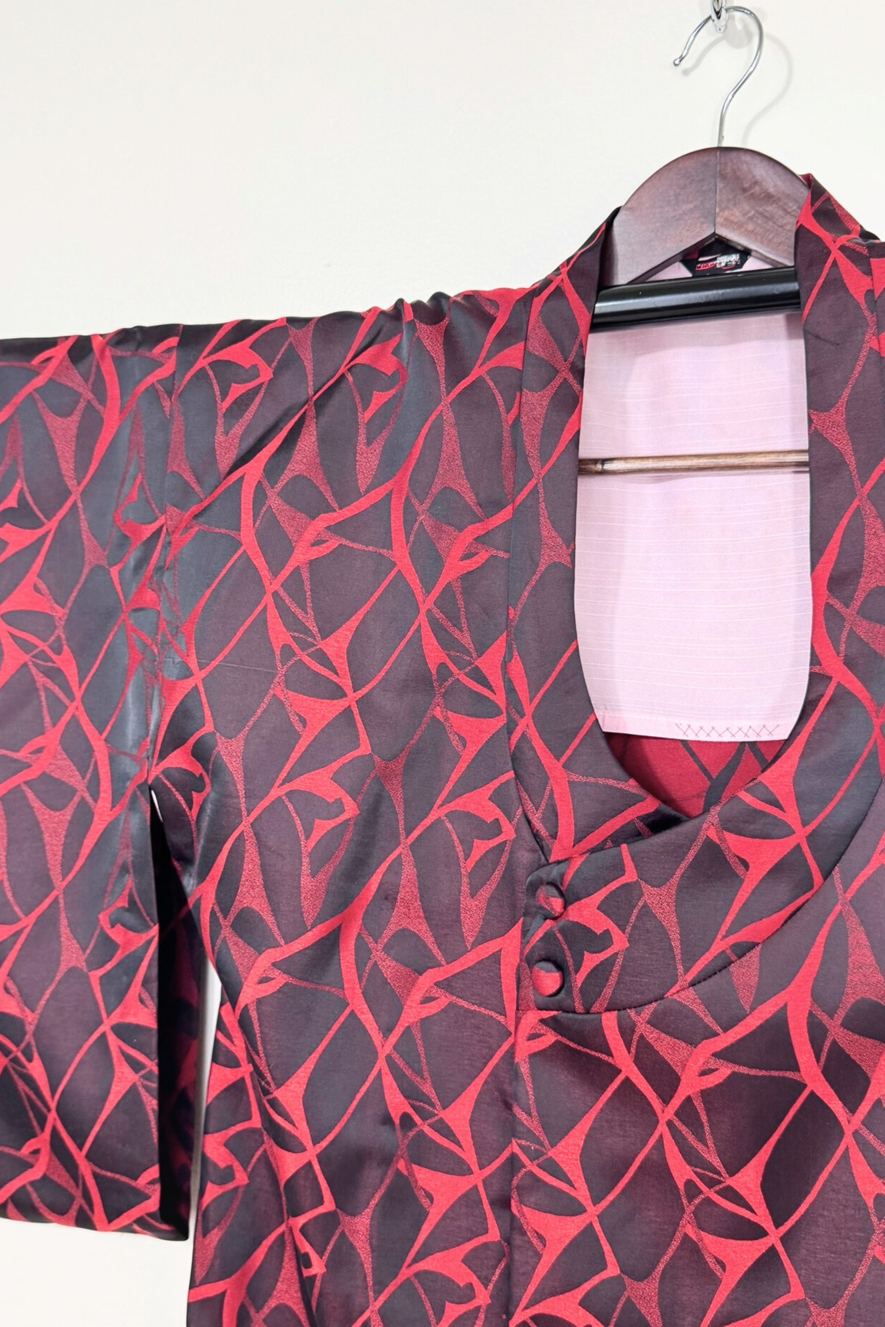 Robe kimono soyeuse noire et rouge