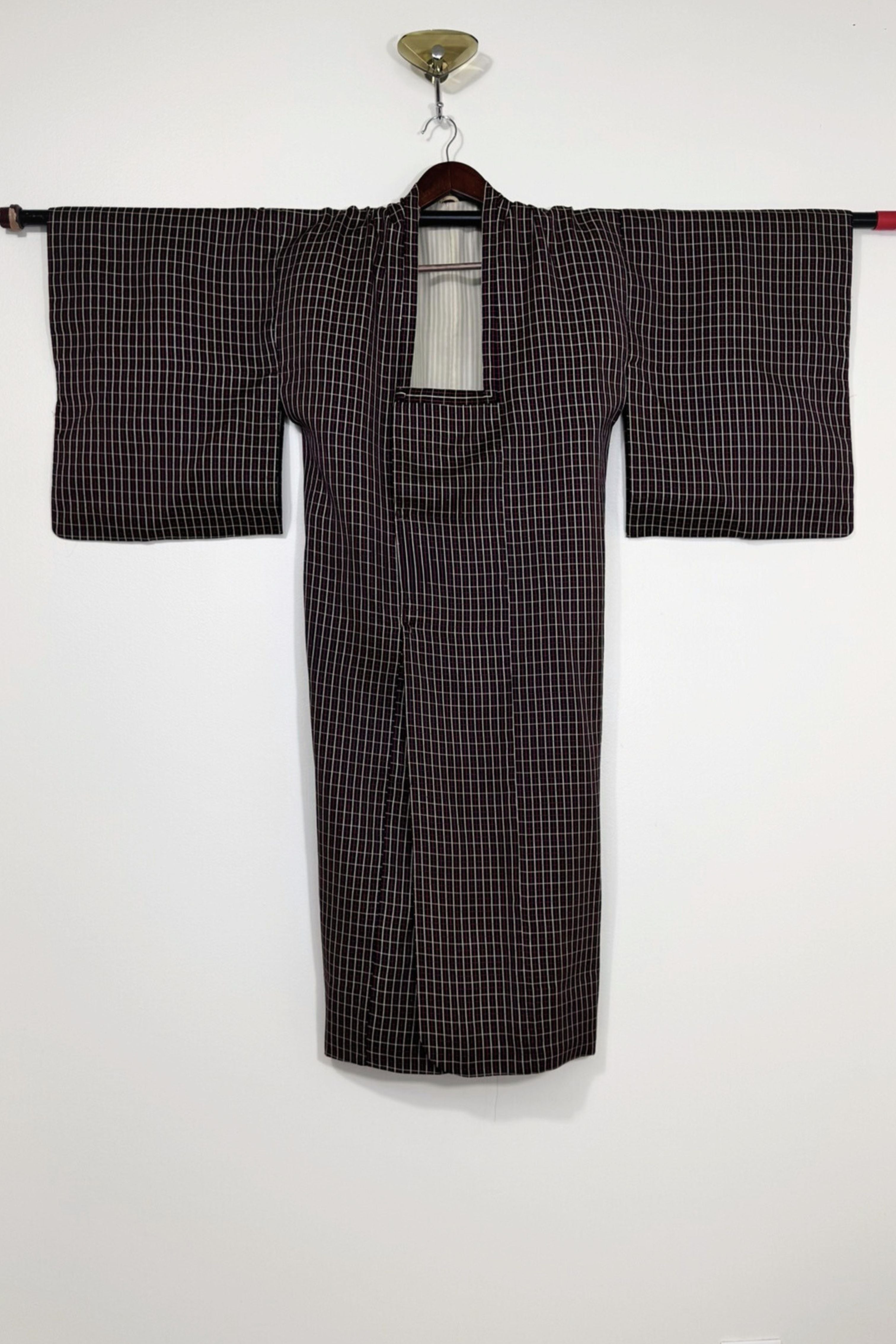 Robe kimono en soie à carreaux noire